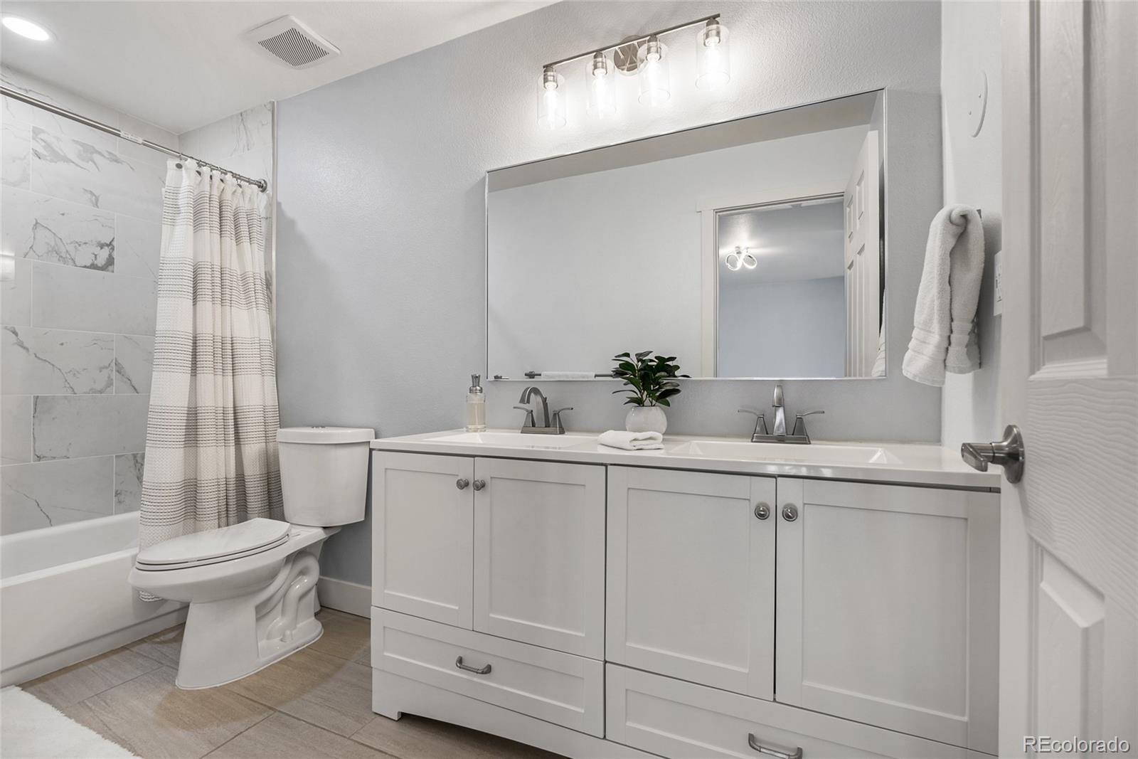 MLS Image #28 for 2835 s monaco parkway,denver, Colorado