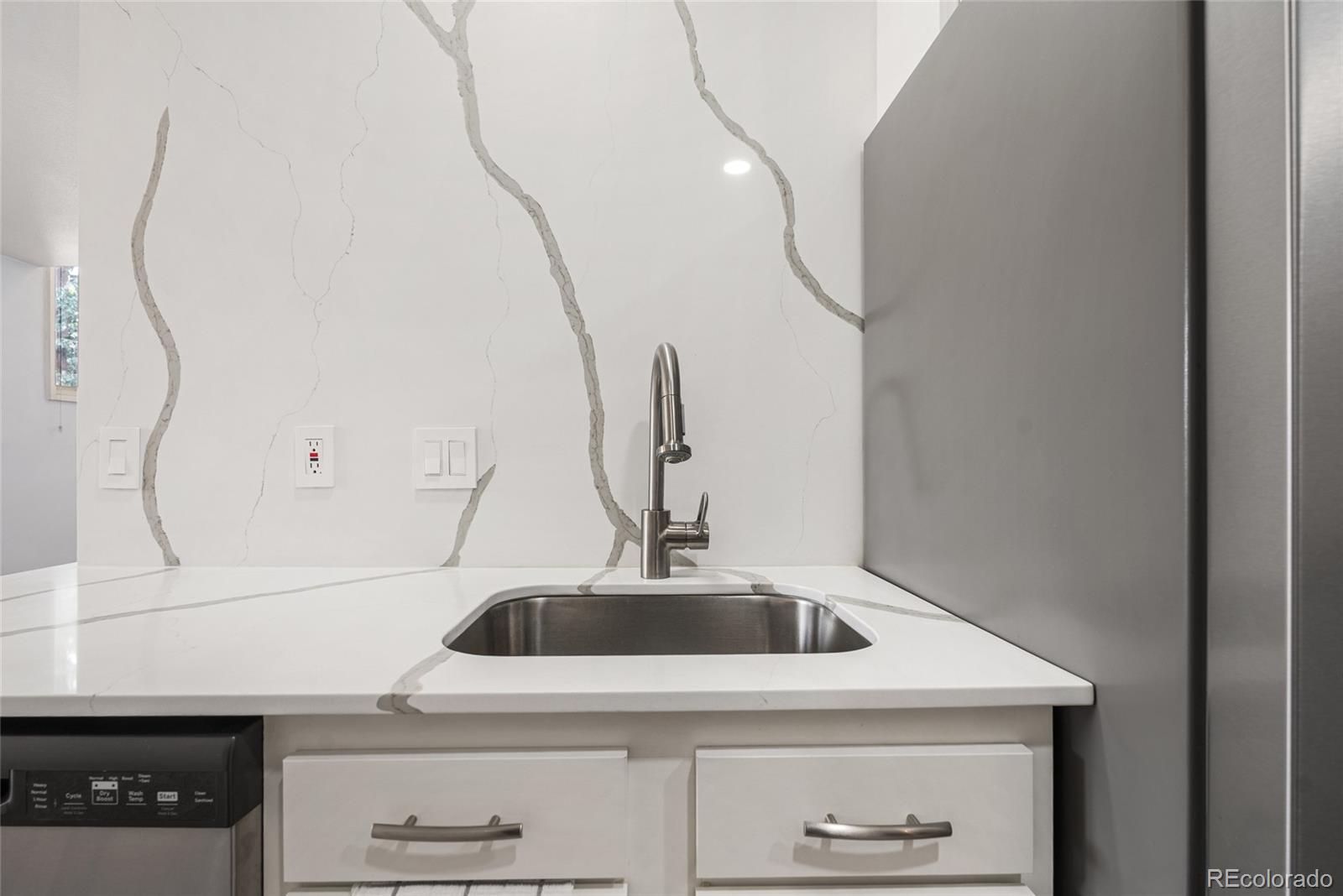 MLS Image #6 for 2835 s monaco parkway,denver, Colorado