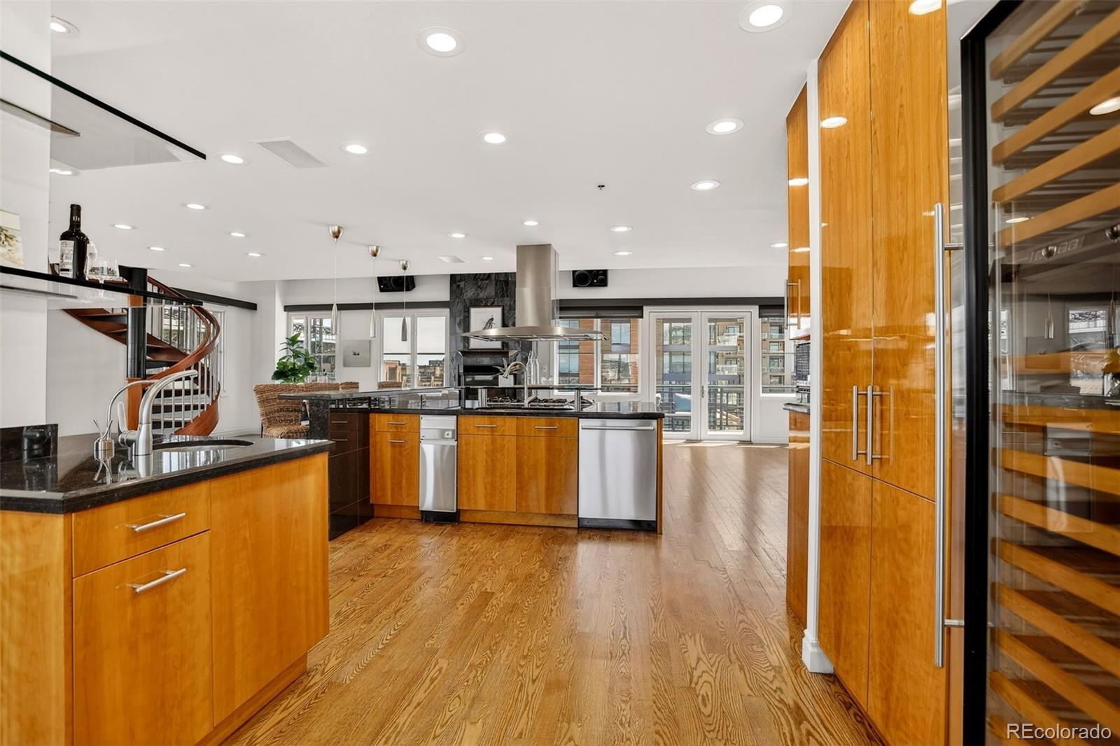 MLS Image #10 for 1735  19th street,denver, Colorado