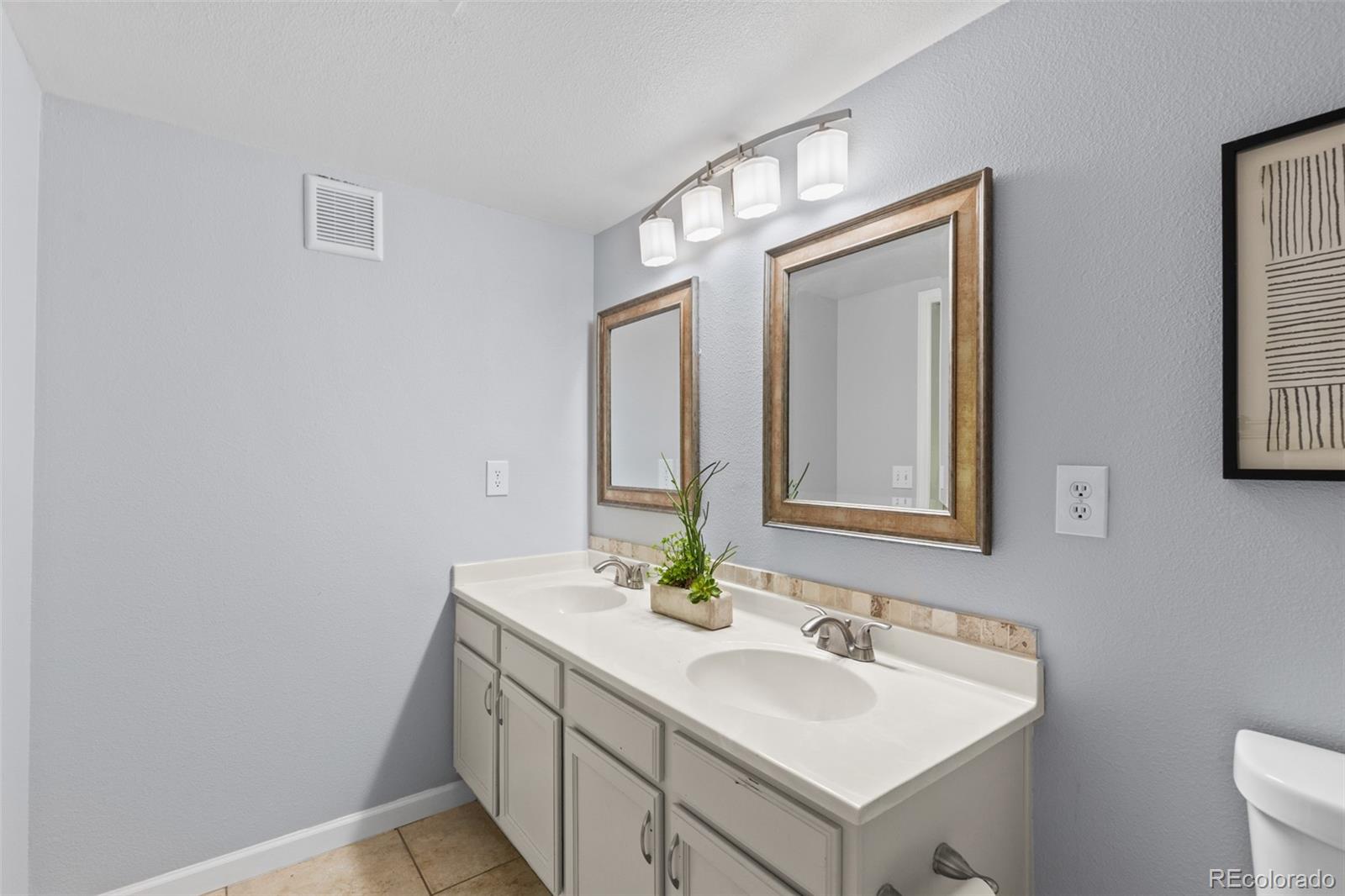 MLS Image #15 for 5443 s dover street 204,denver, Colorado