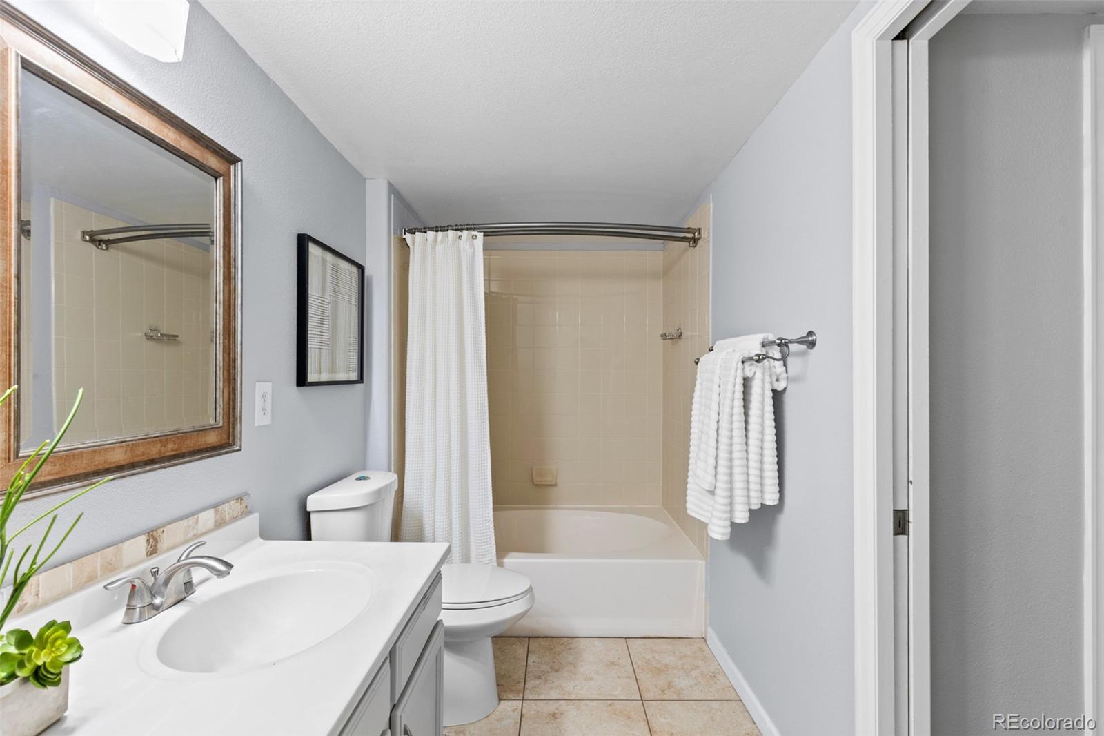 MLS Image #21 for 5443 s dover street 204,denver, Colorado