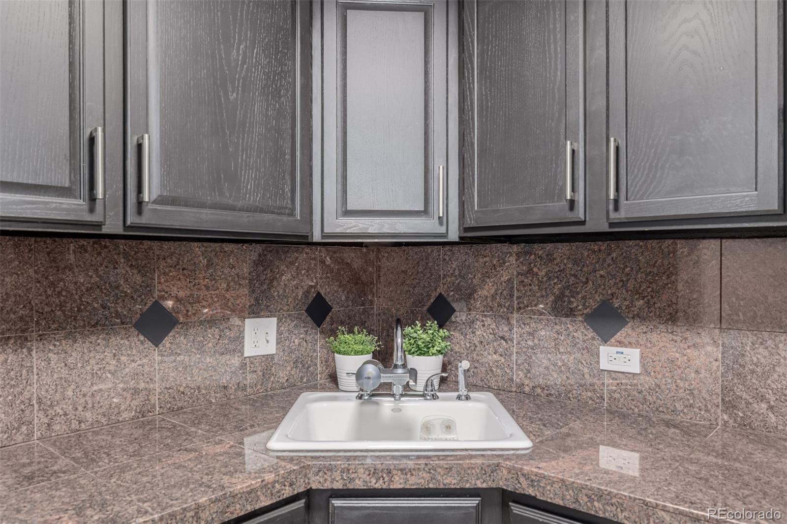 MLS Image #9 for 1390 n emerson street 101,denver, Colorado