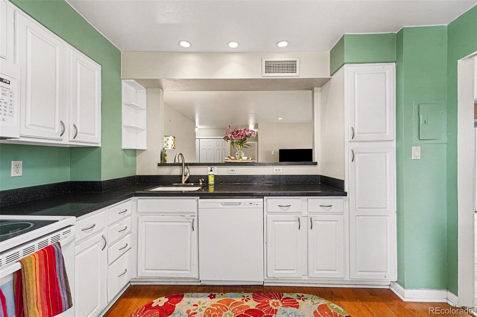 MLS Image #7 for 460 s marion parkway 753,denver, Colorado