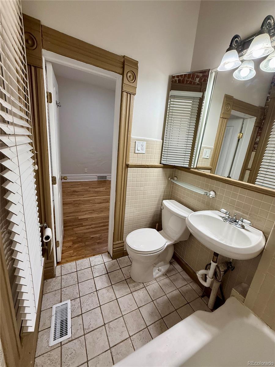 MLS Image #10 for 2431  tremont place,denver, Colorado