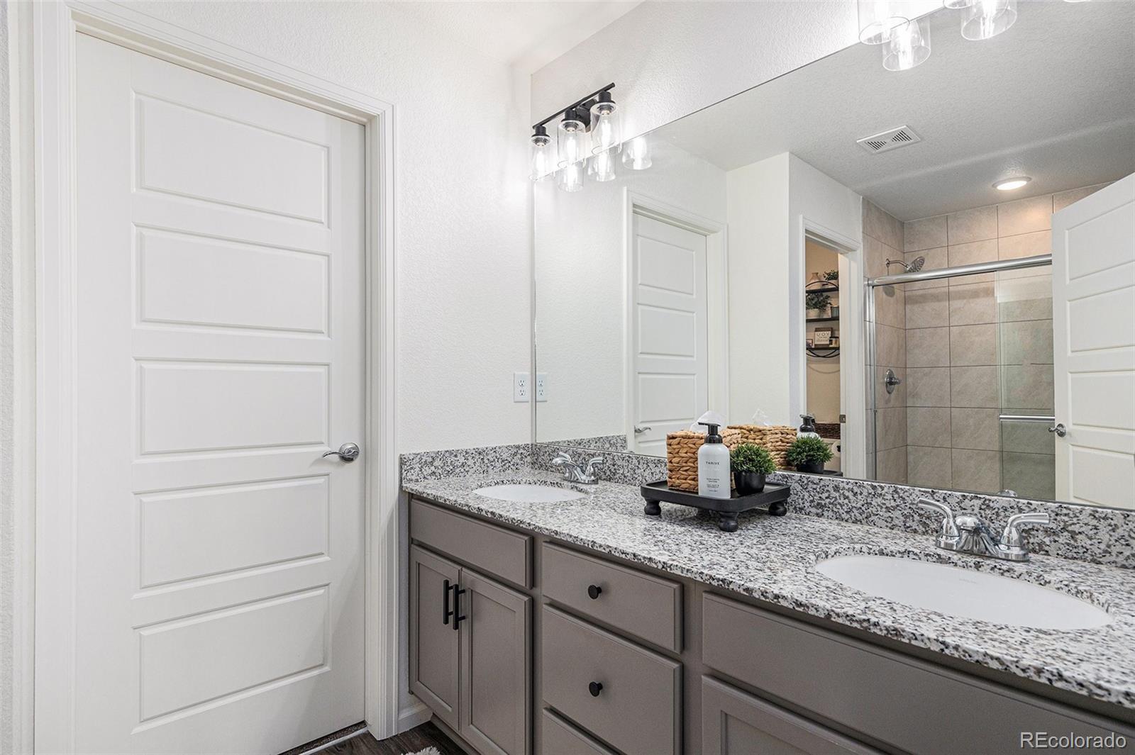 MLS Image #20 for 20000 e 40th avenue,denver, Colorado