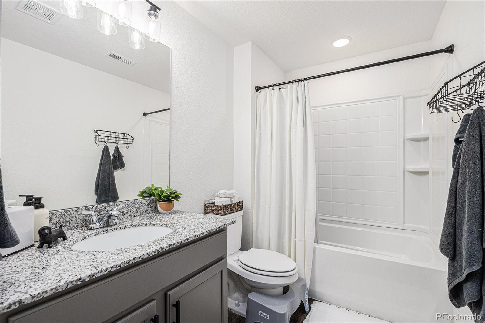 MLS Image #28 for 20000 e 40th avenue,denver, Colorado