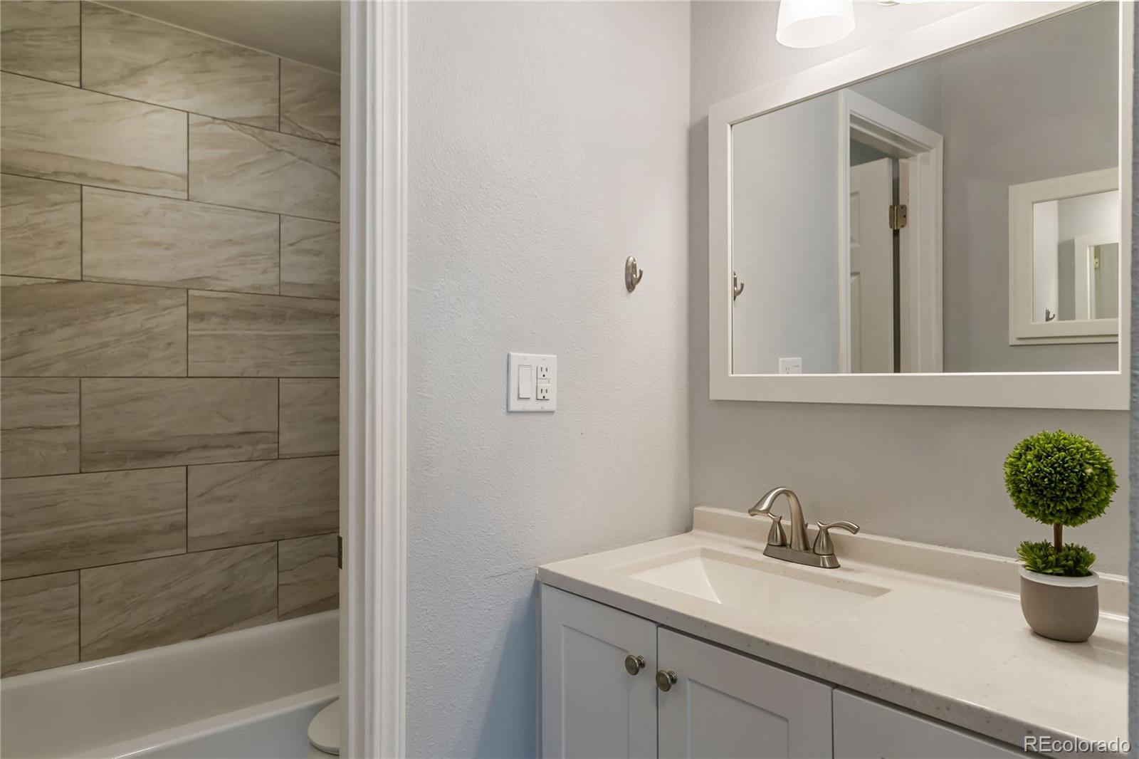 MLS Image #13 for 5995 e iliff avenue,denver, Colorado