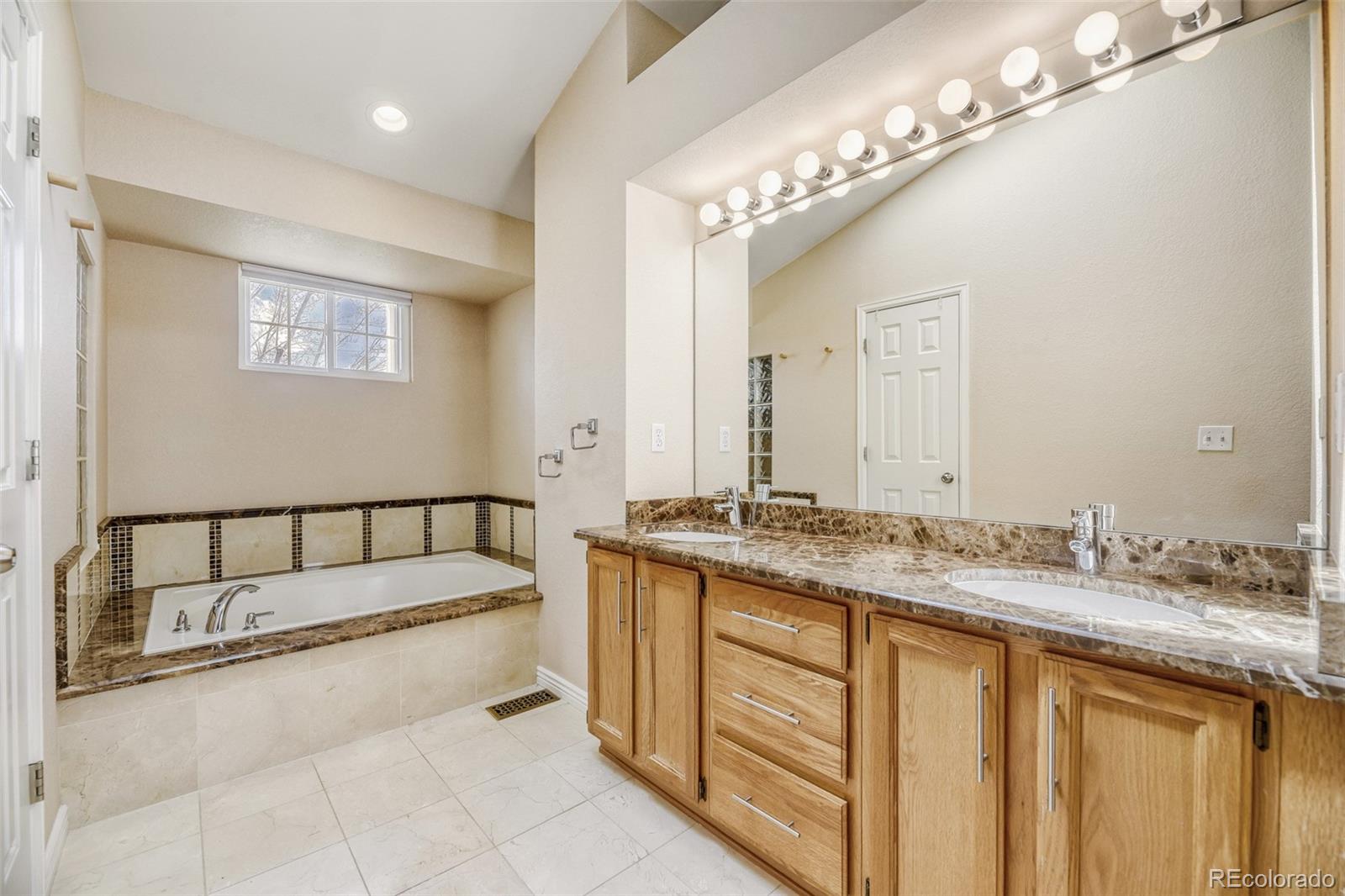 MLS Image #18 for 2083 s xenia way,denver, Colorado