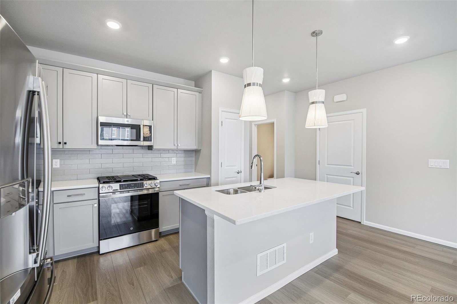 MLS Image #6 for 21313 e 63rd drive,aurora, Colorado