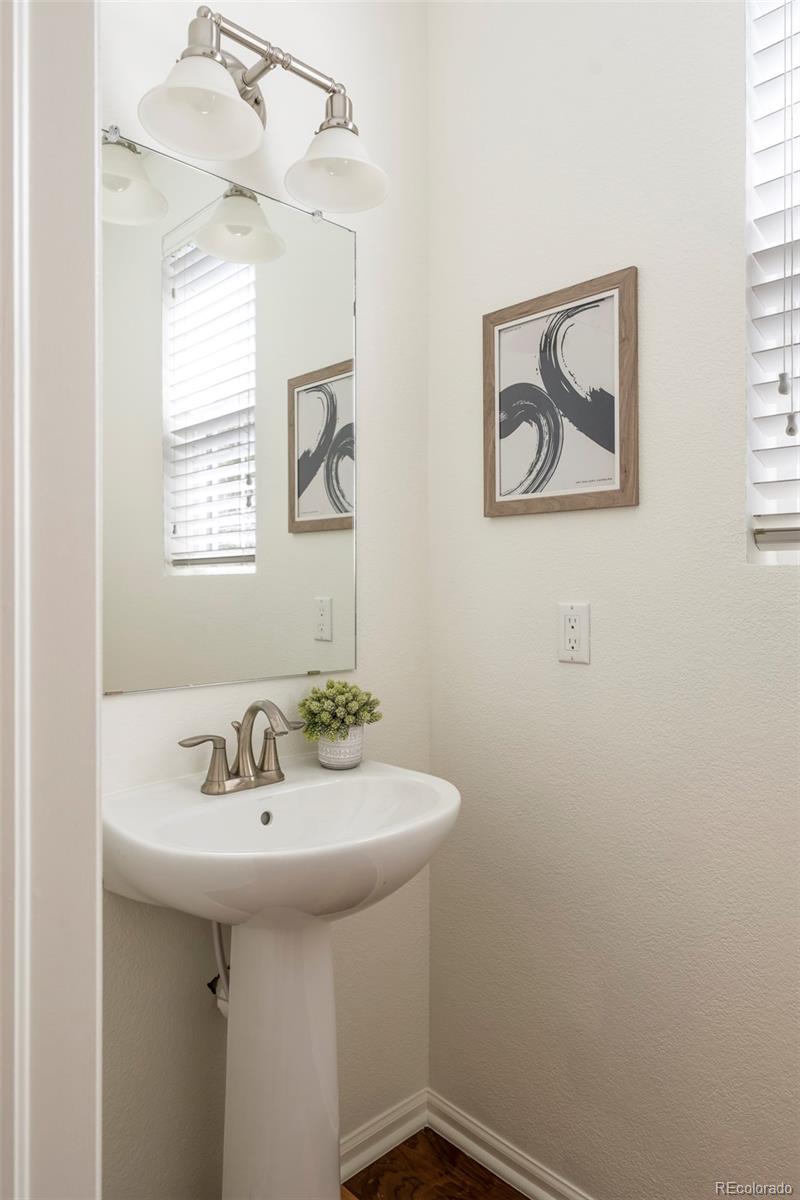 MLS Image #14 for 11045 e 28th place,denver, Colorado