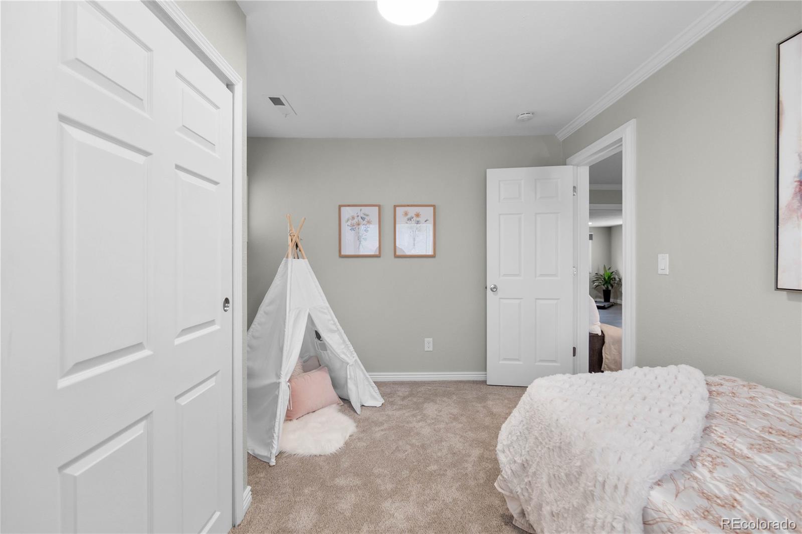 MLS Image #21 for 3056 s grape way,denver, Colorado