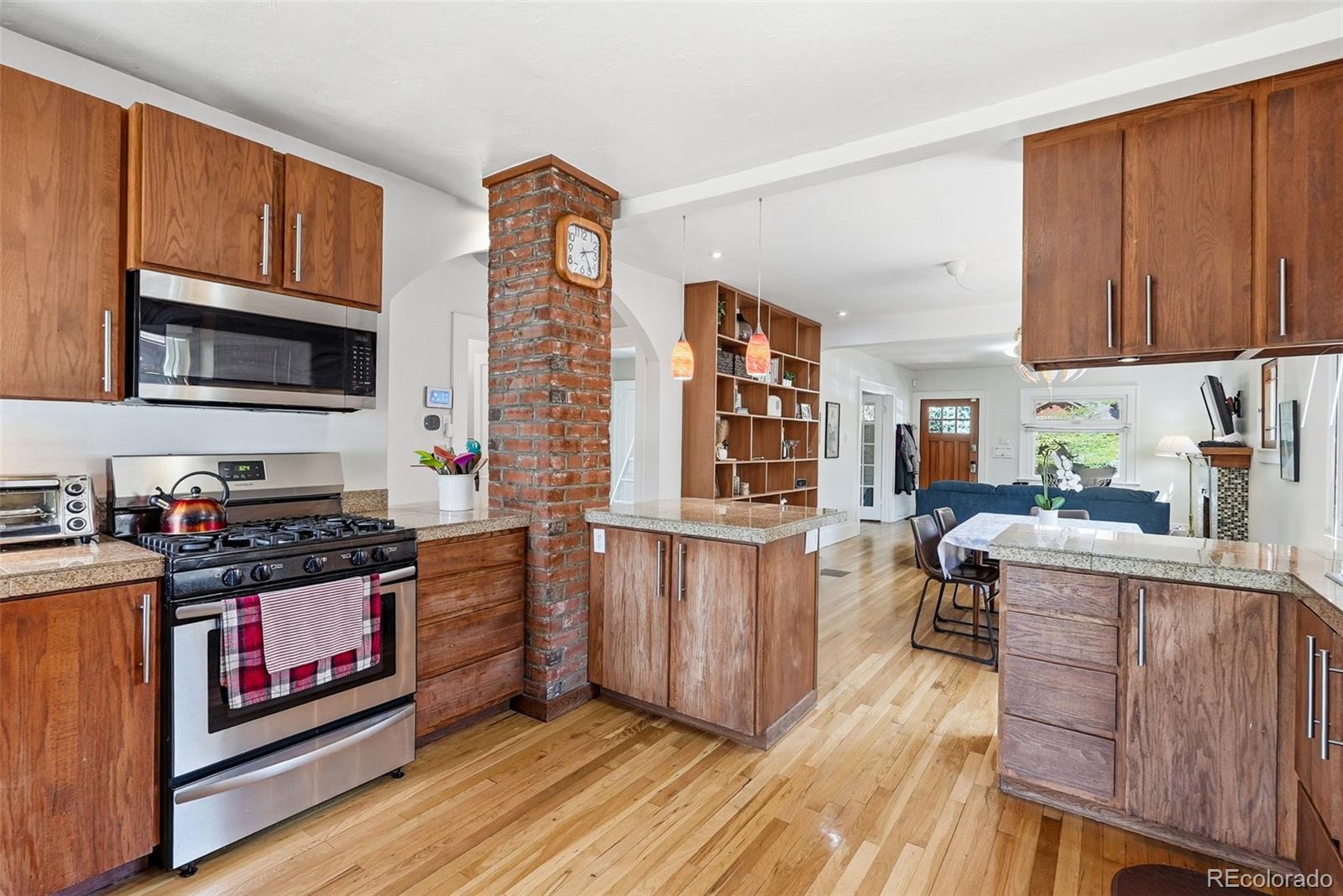 MLS Image #11 for 2391  holly street,denver, Colorado