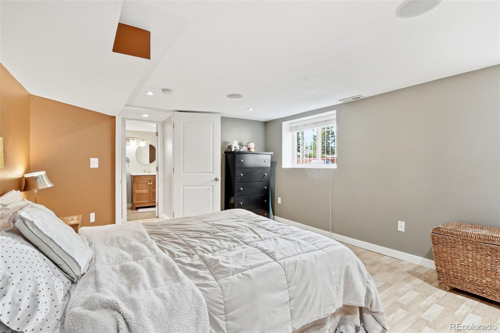 MLS Image #26 for 2391  holly street,denver, Colorado