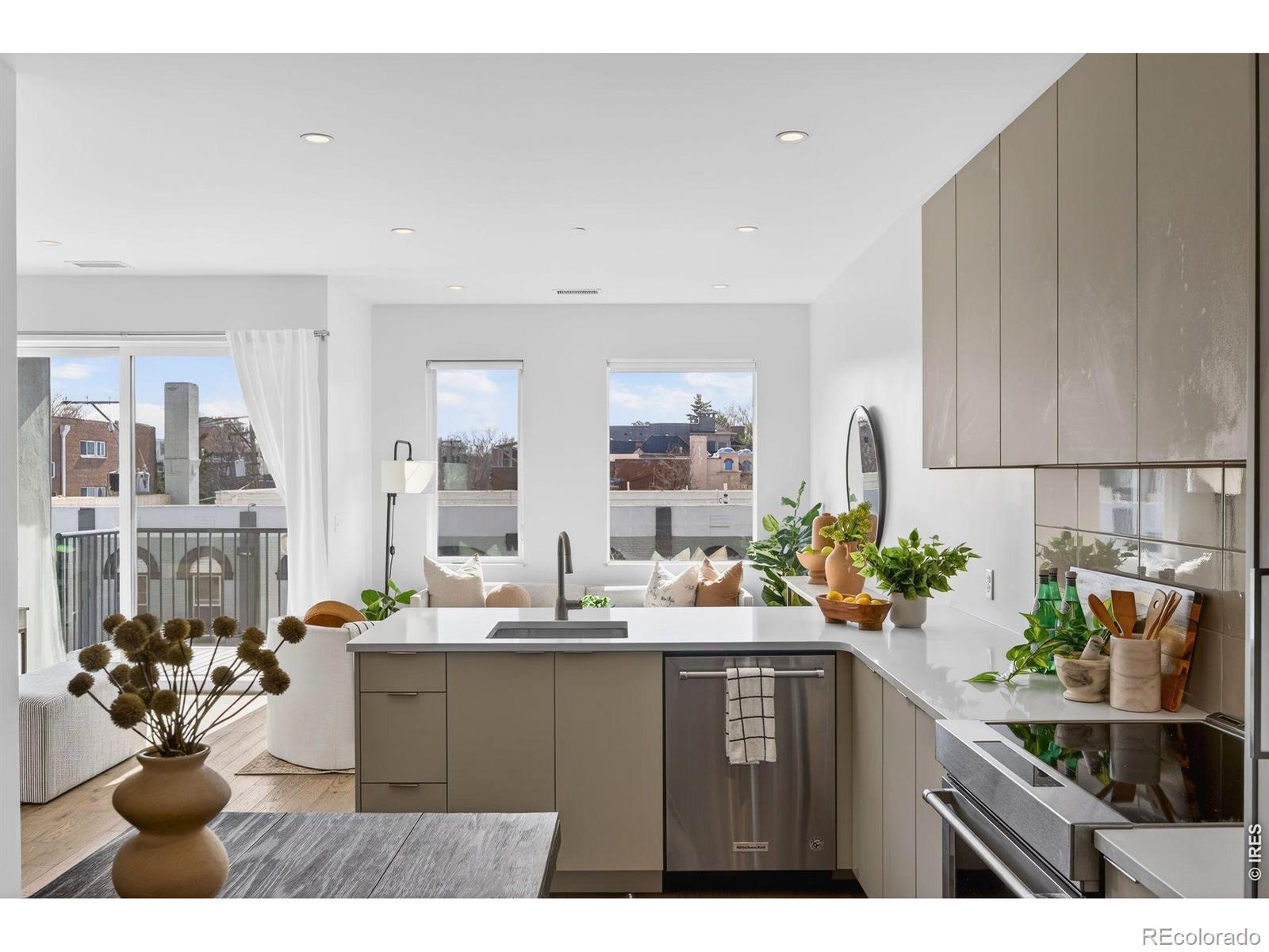 MLS Image #5 for 1300 n ogden street,denver, Colorado