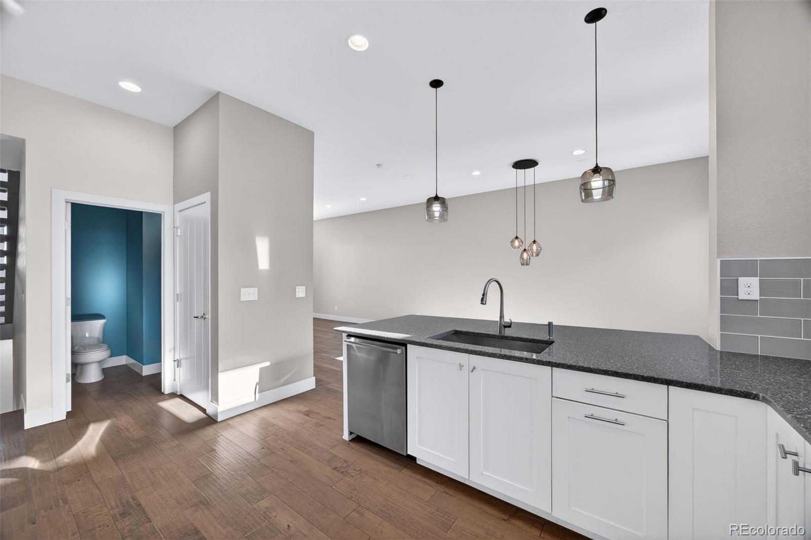 MLS Image #10 for 5540  valentia court,denver, Colorado