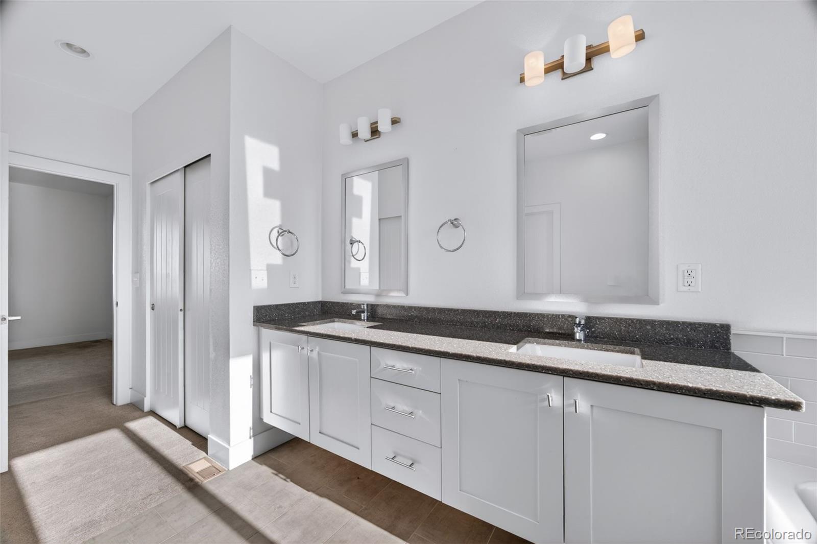 MLS Image #17 for 5540  valentia court,denver, Colorado