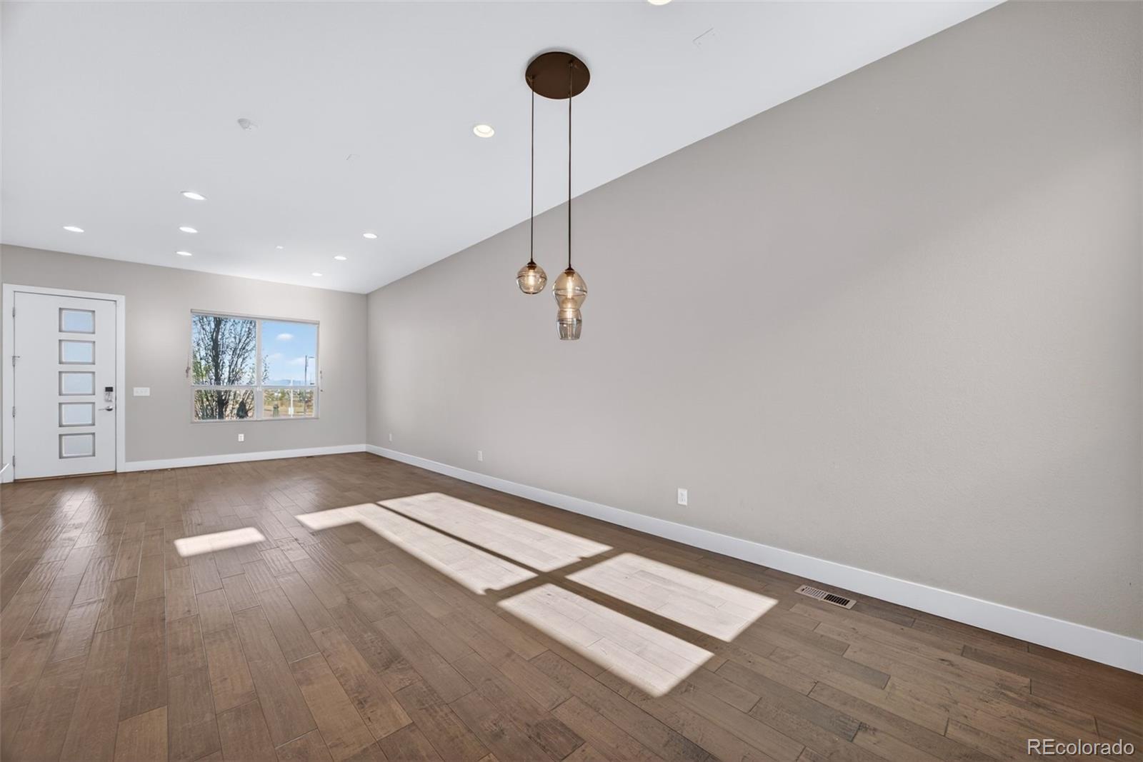 MLS Image #6 for 5540  valentia court,denver, Colorado
