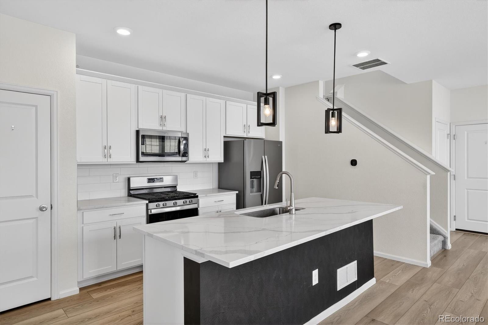 MLS Image #3 for 21233 e 63rd drive,aurora, Colorado