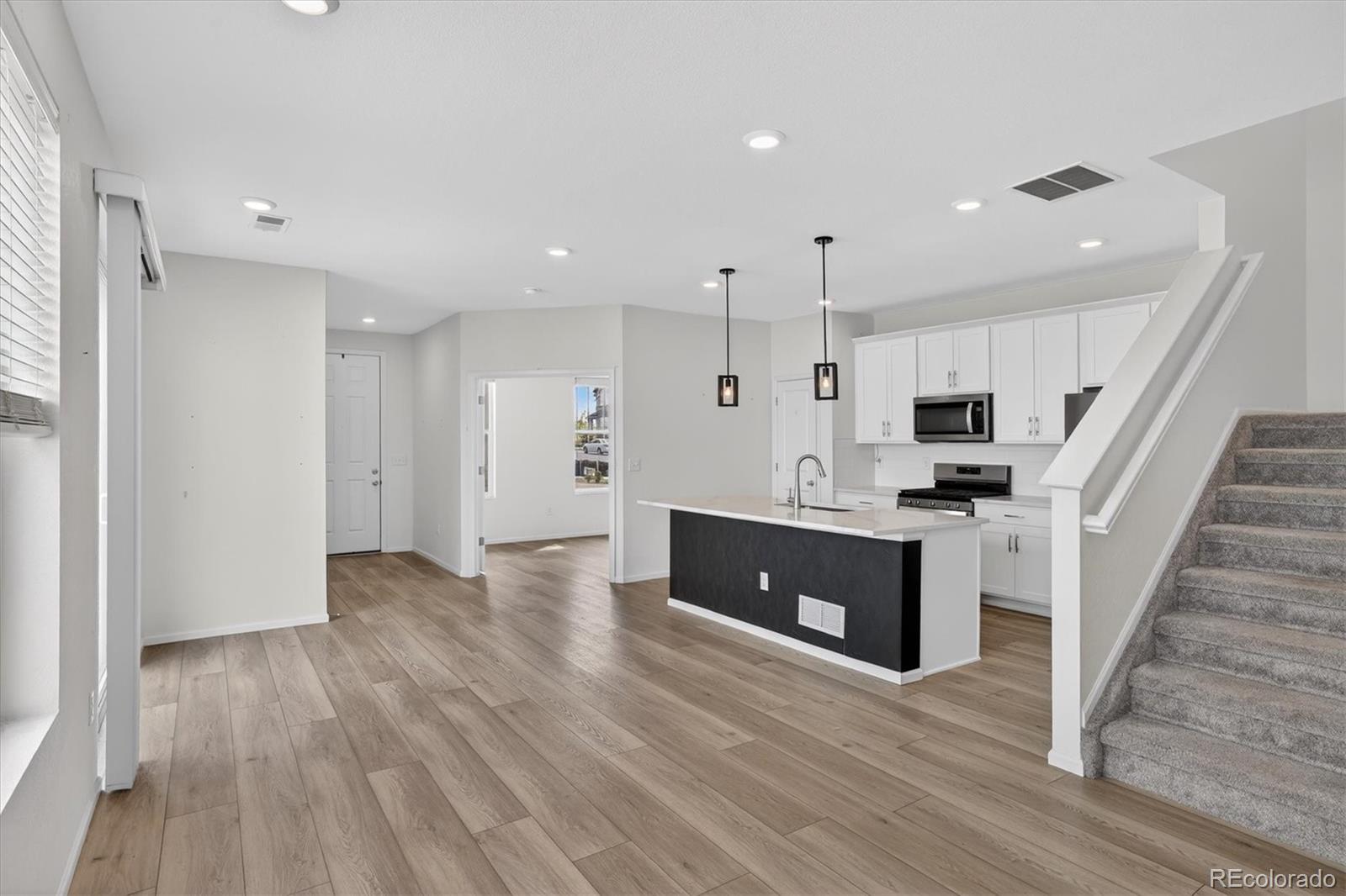 MLS Image #9 for 21233 e 63rd drive,aurora, Colorado