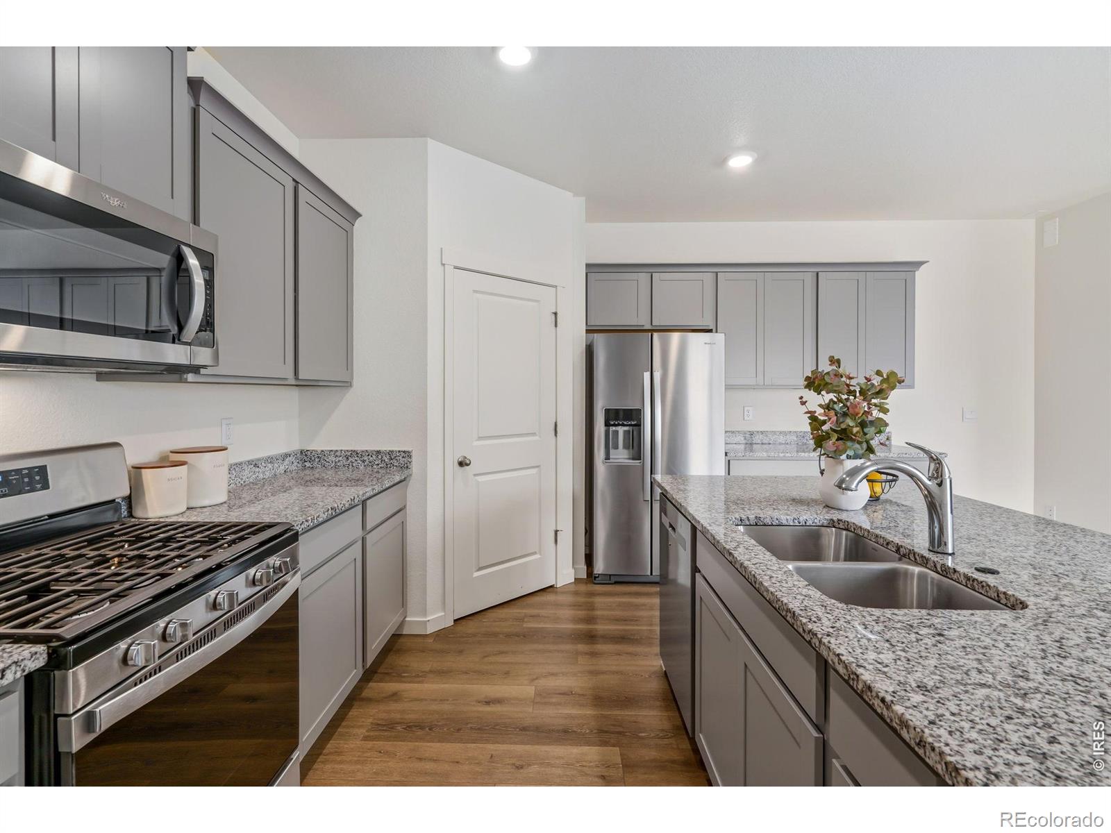 MLS Image #6 for 928  london way,severance, Colorado