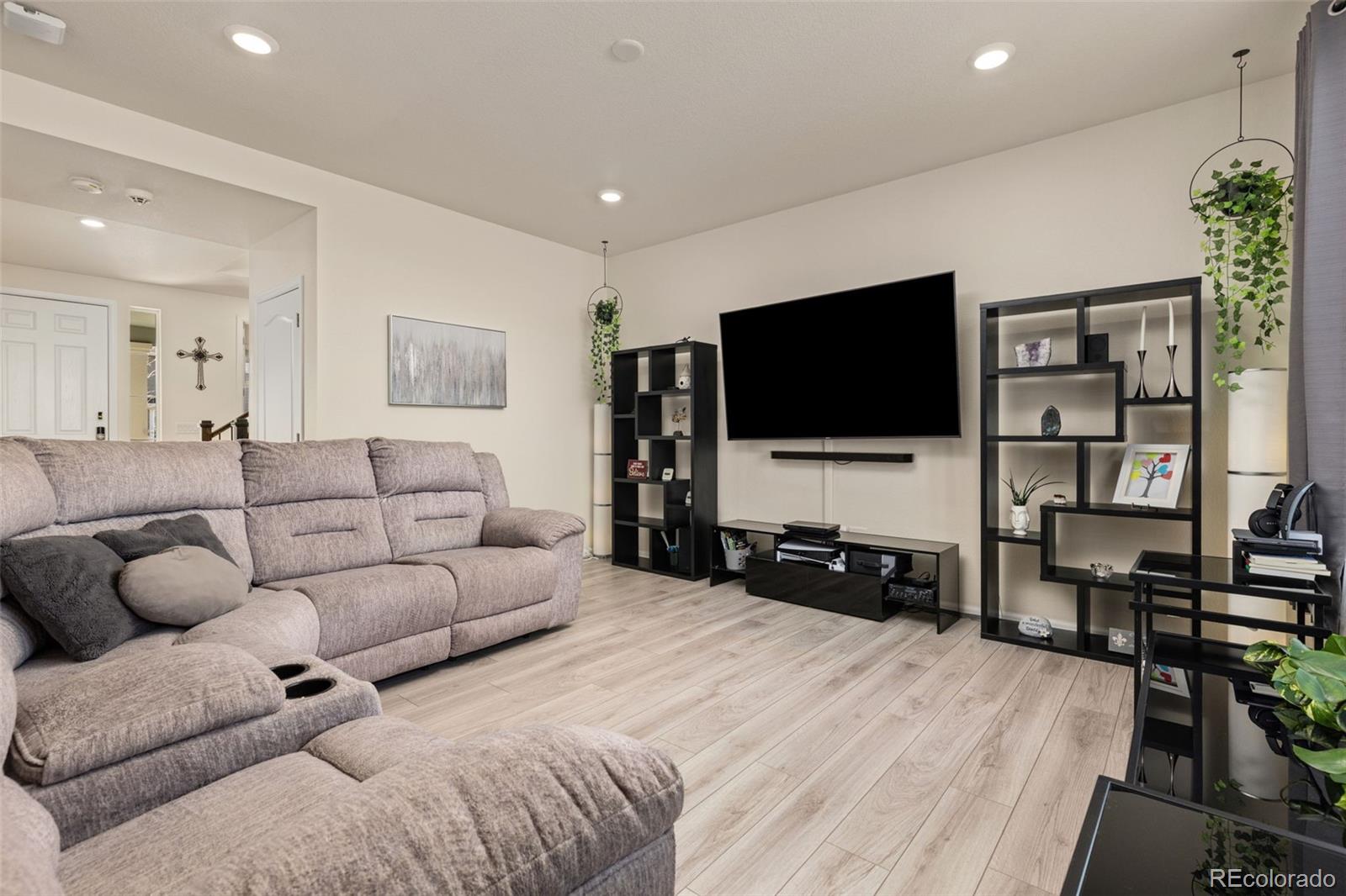 MLS Image #9 for 322 n patsburg street,aurora, Colorado