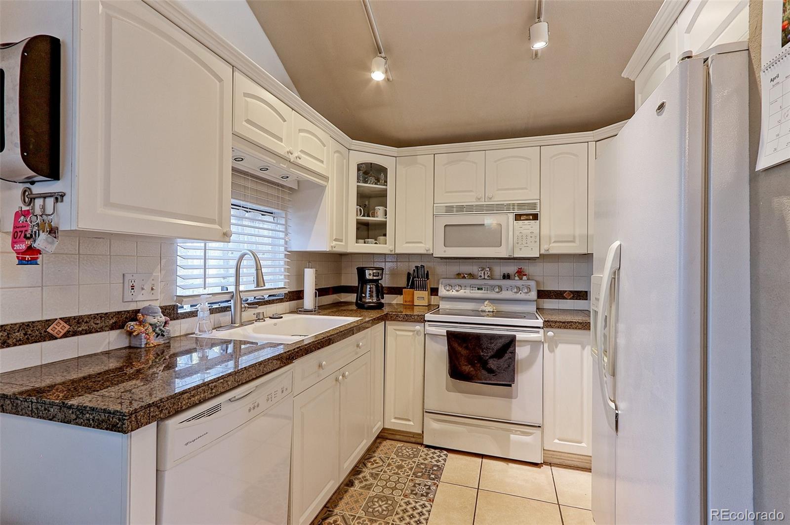 MLS Image #4 for 11941 e cornell circle,aurora, Colorado