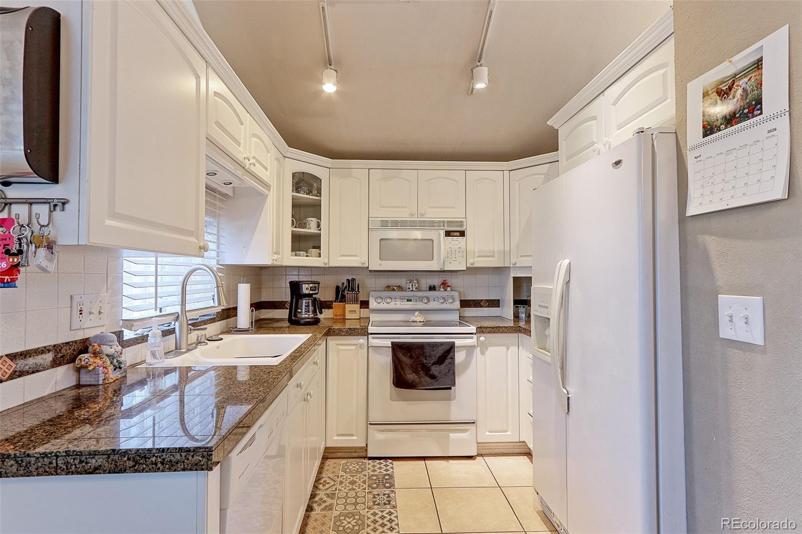 MLS Image #5 for 11941 e cornell circle,aurora, Colorado
