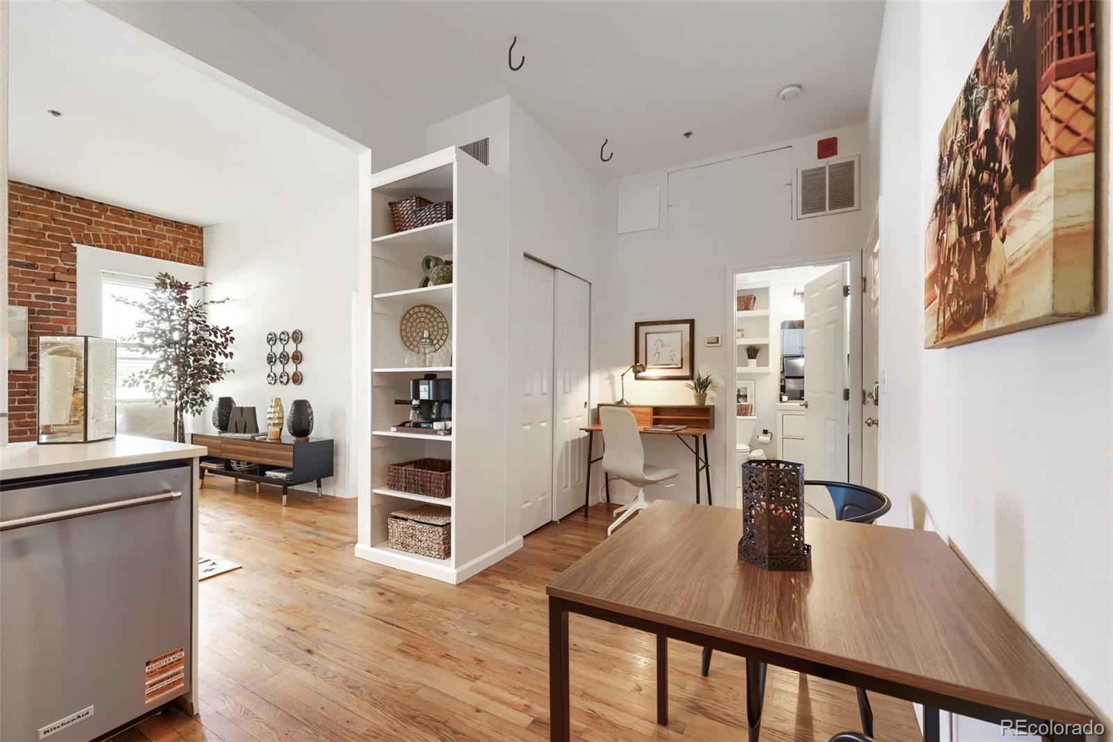 MLS Image #6 for 1425 n washington street 302,denver, Colorado
