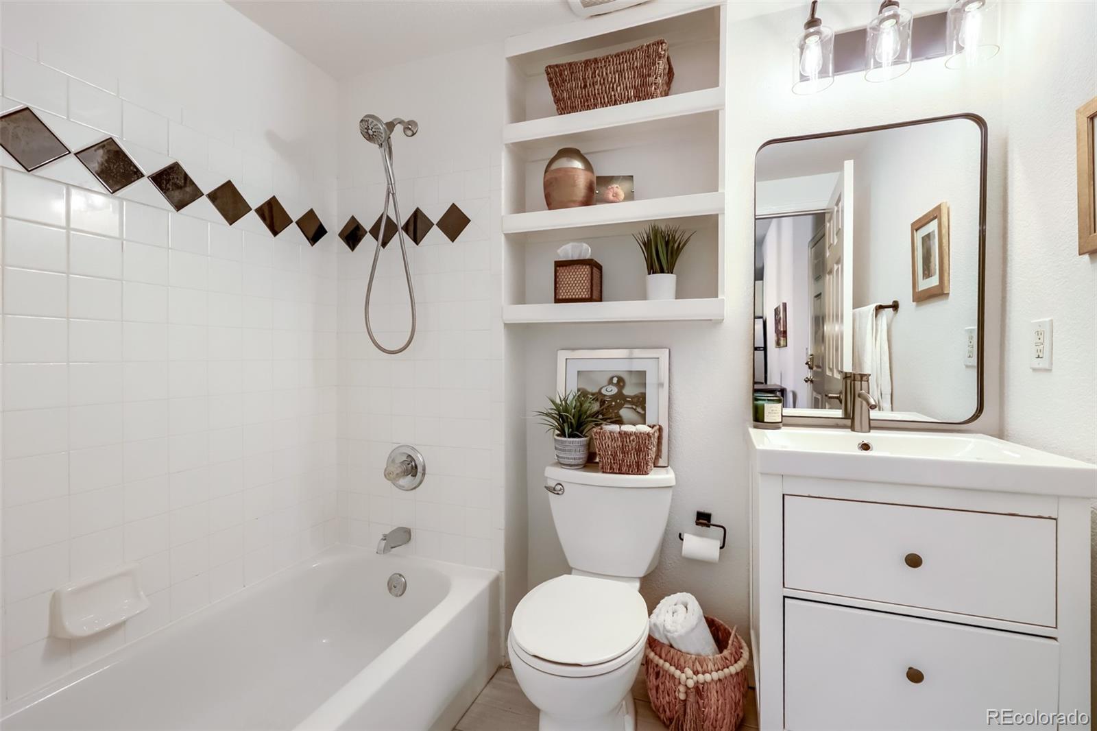 MLS Image #9 for 1425 n washington street 302,denver, Colorado
