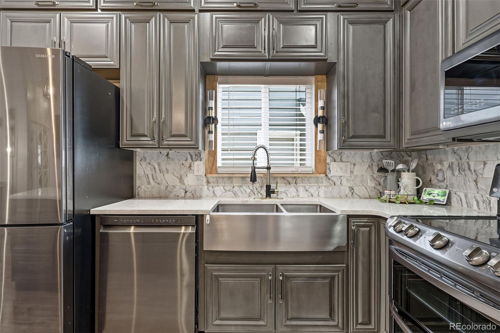 MLS Image #18 for 20982 e 40th place,denver, Colorado