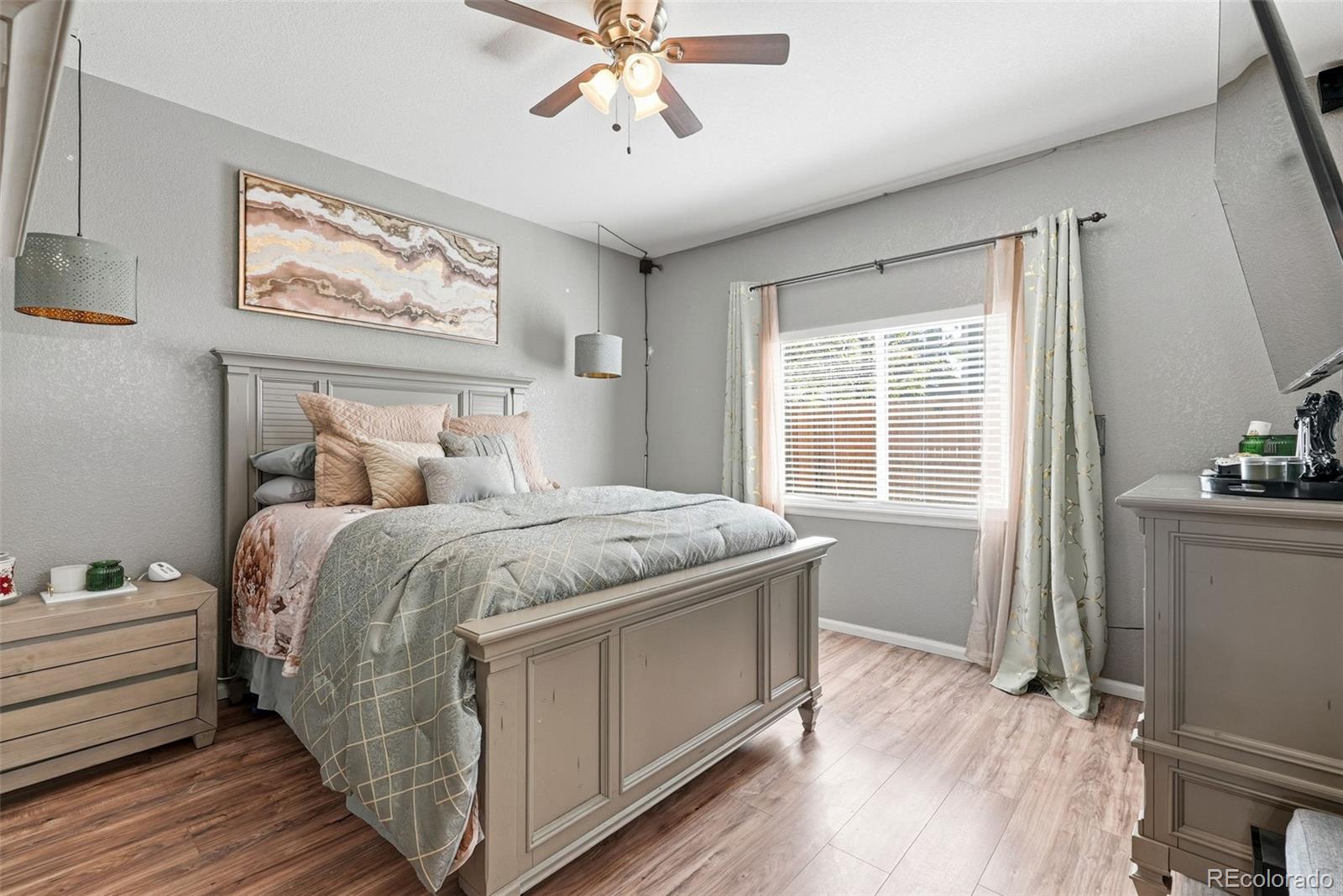 MLS Image #22 for 20982 e 40th place,denver, Colorado
