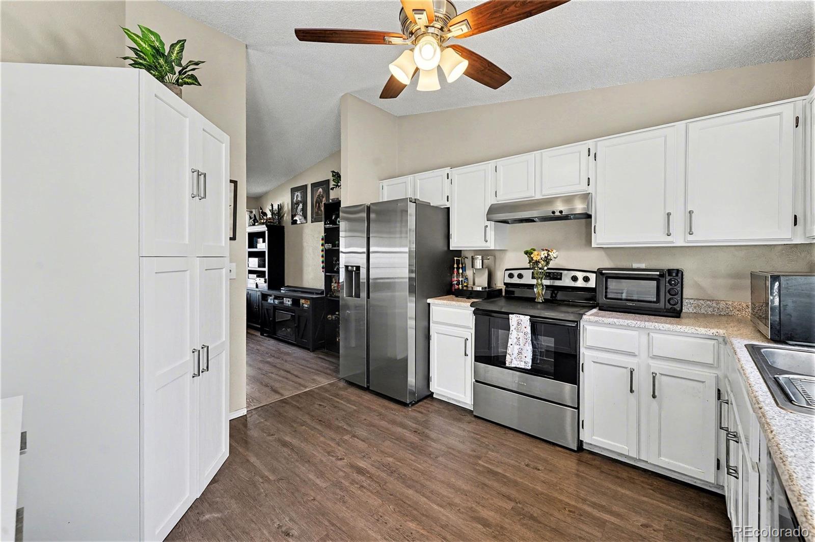 MLS Image #6 for 19603 e 42nd avenue,denver, Colorado