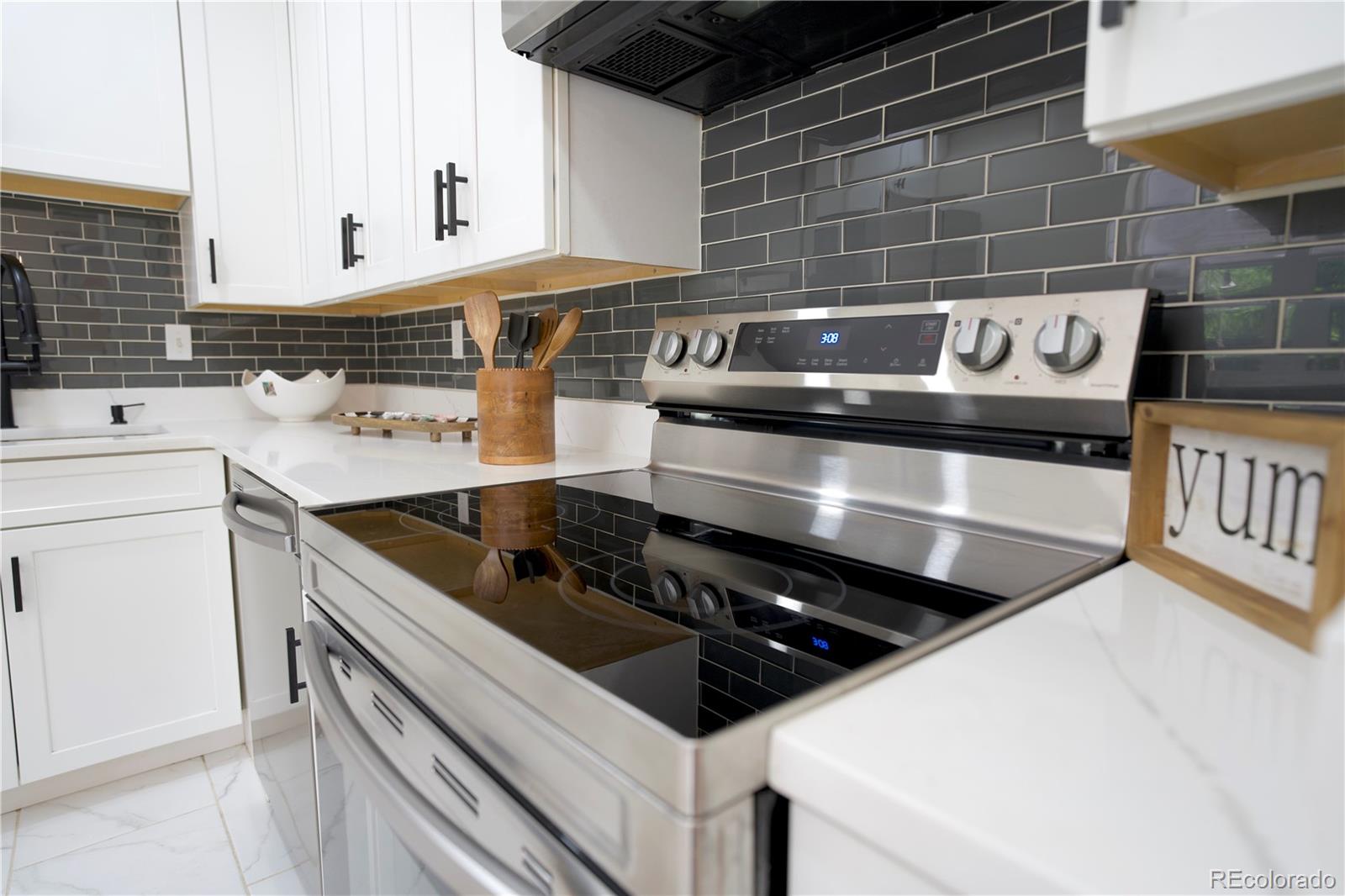 MLS Image #13 for 647 s jasmine way,denver, Colorado