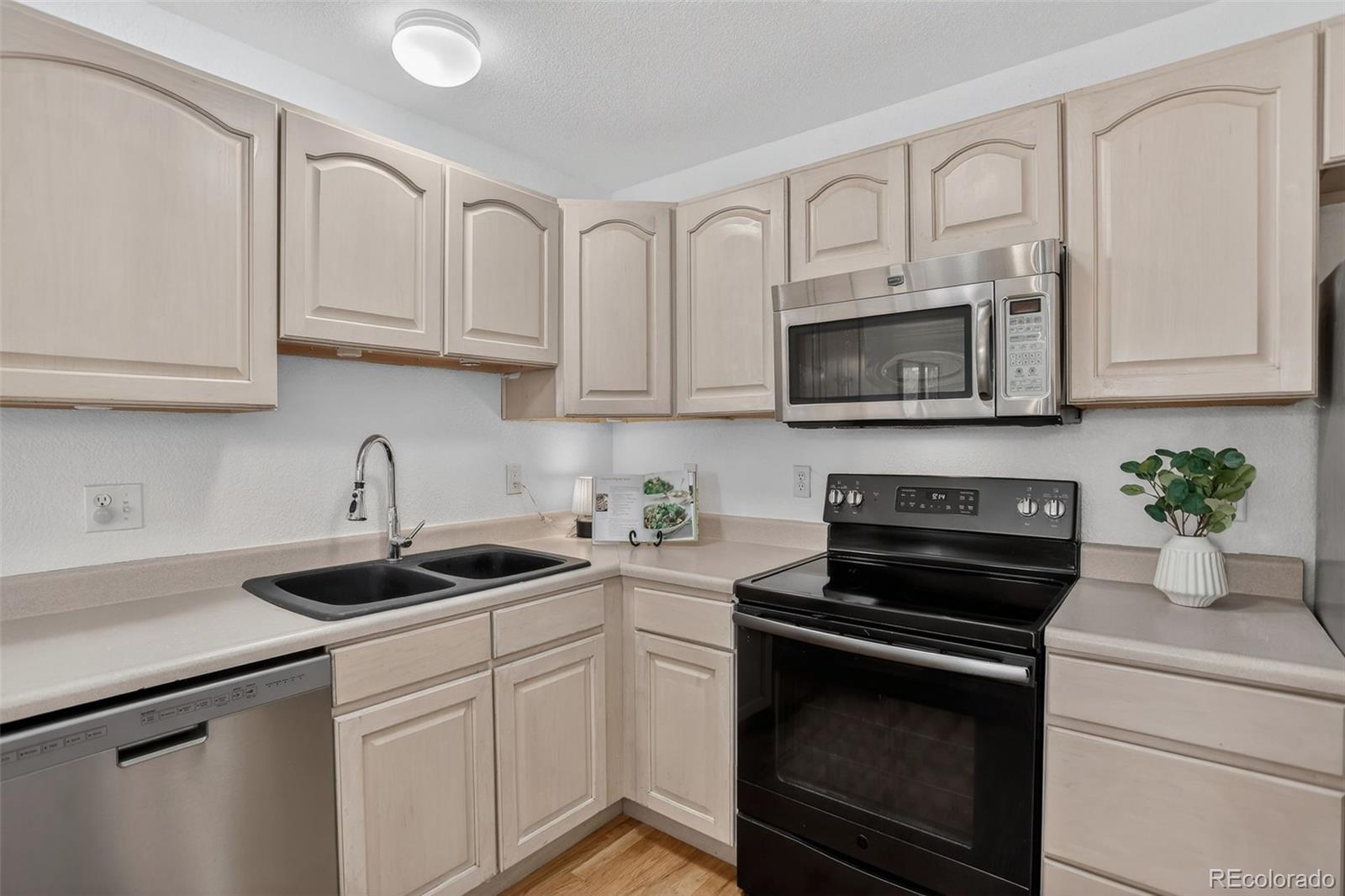 MLS Image #5 for 792  gateway circle,lafayette, Colorado
