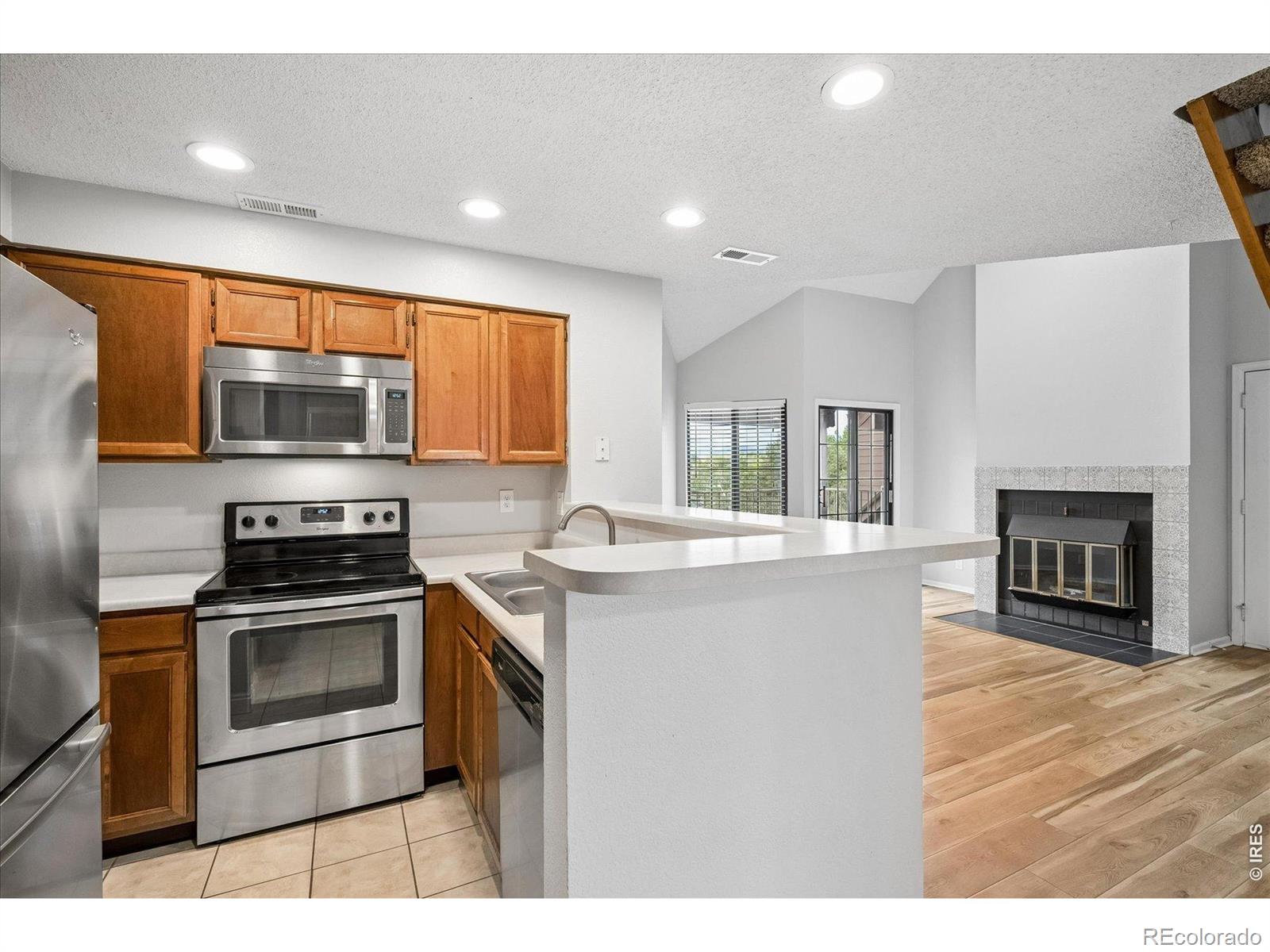 MLS Image #5 for 846 s vance street f,lakewood, Colorado