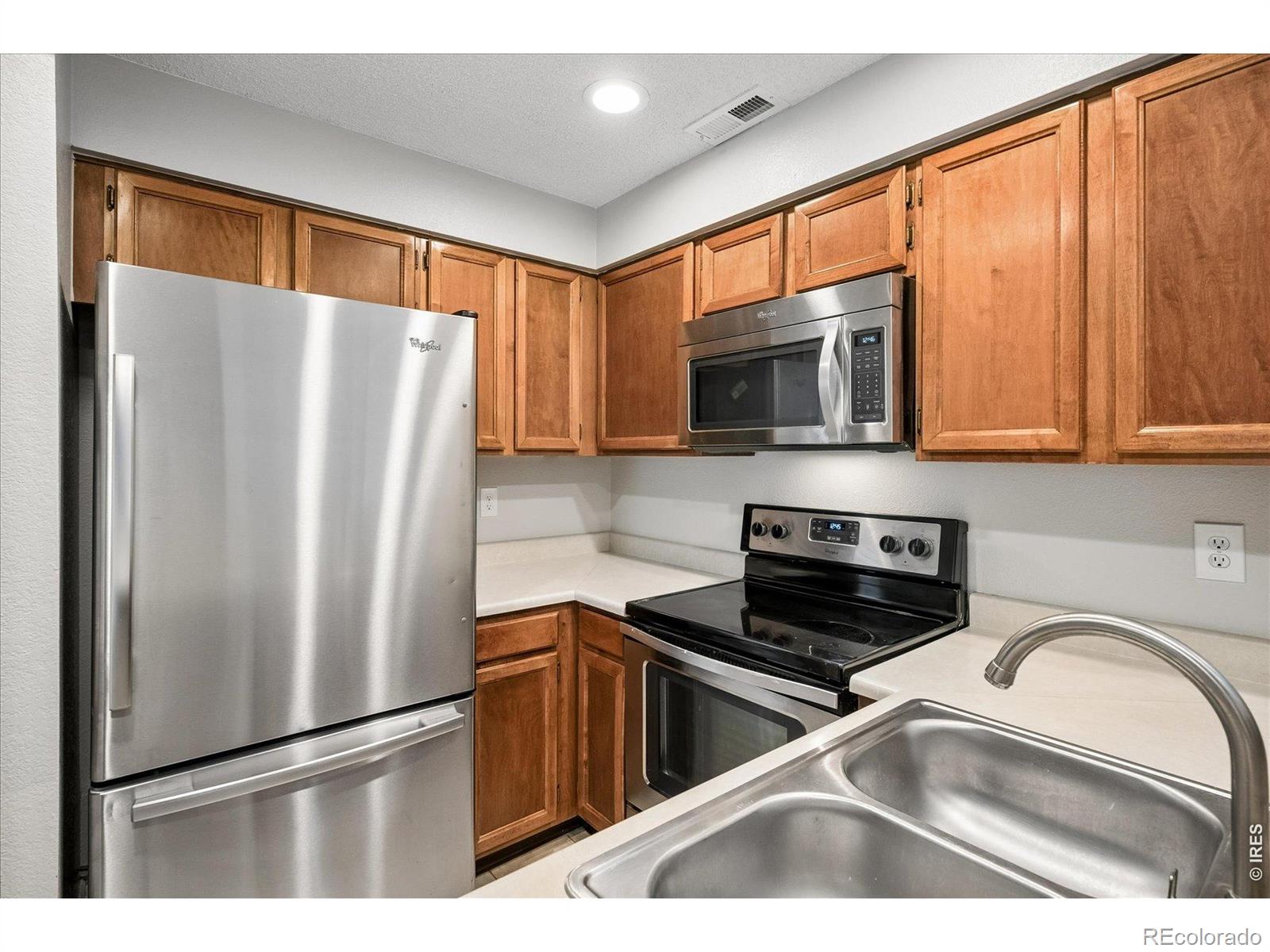 MLS Image #6 for 846 s vance street f,lakewood, Colorado