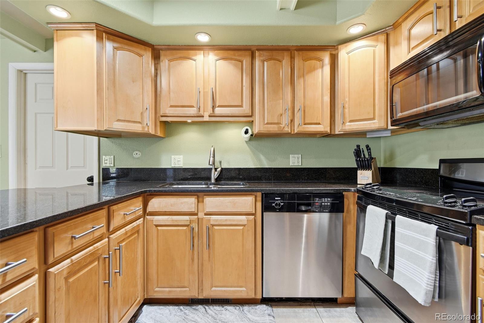 MLS Image #14 for 424 s uvalda circle,aurora, Colorado