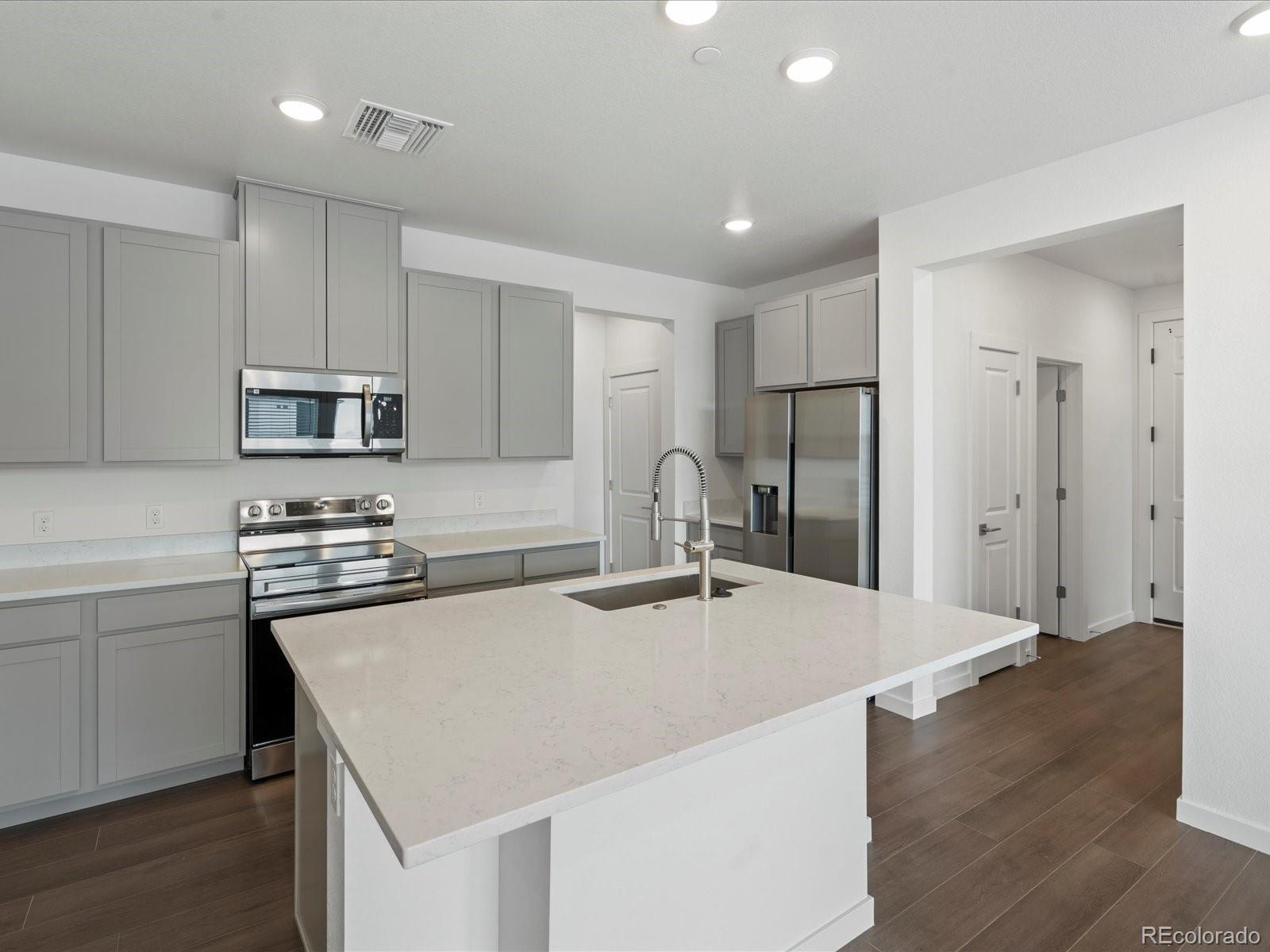 MLS Image #10 for 6153 n ceylon street,denver, Colorado