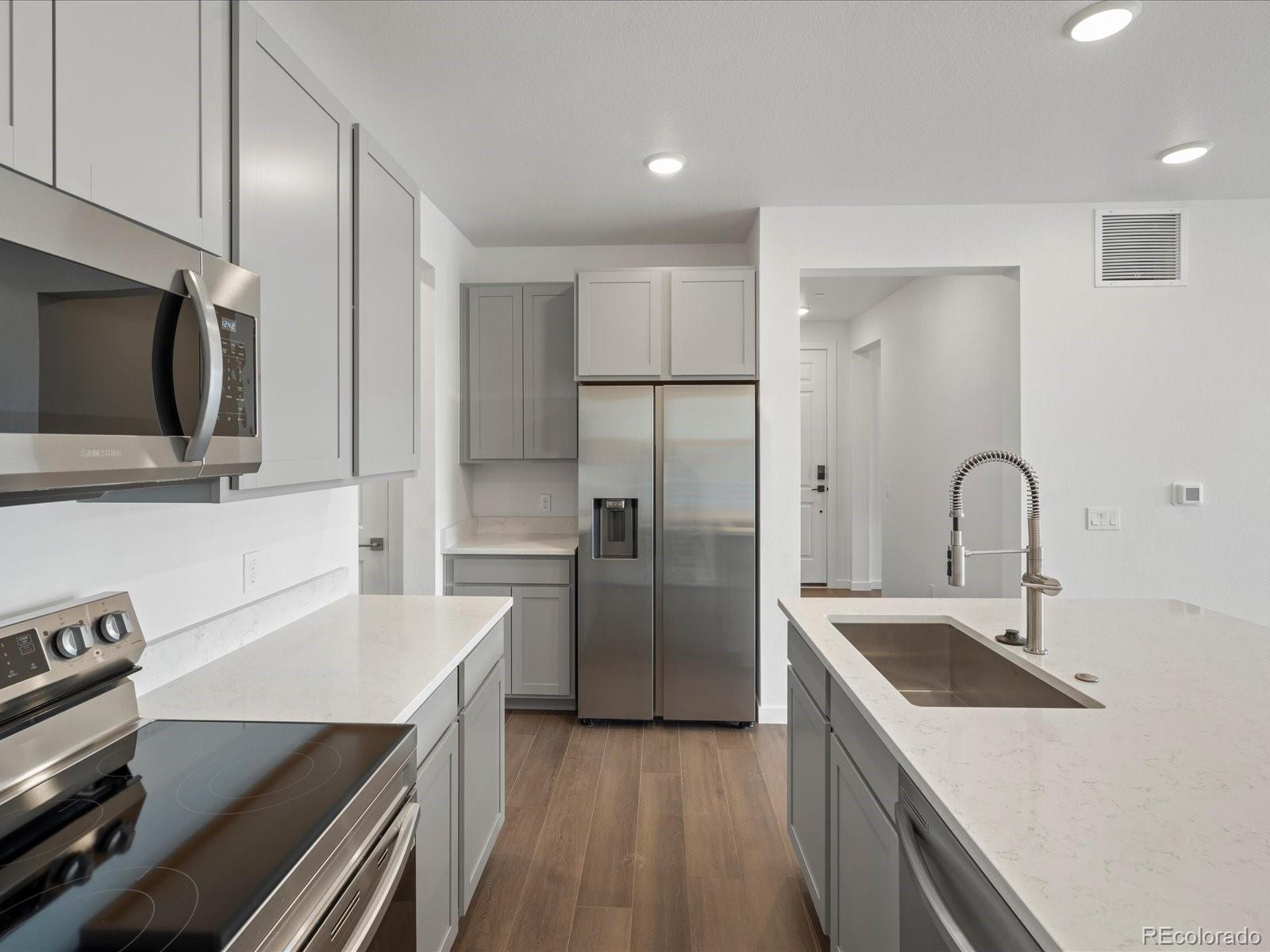 MLS Image #11 for 6153 n ceylon street,denver, Colorado
