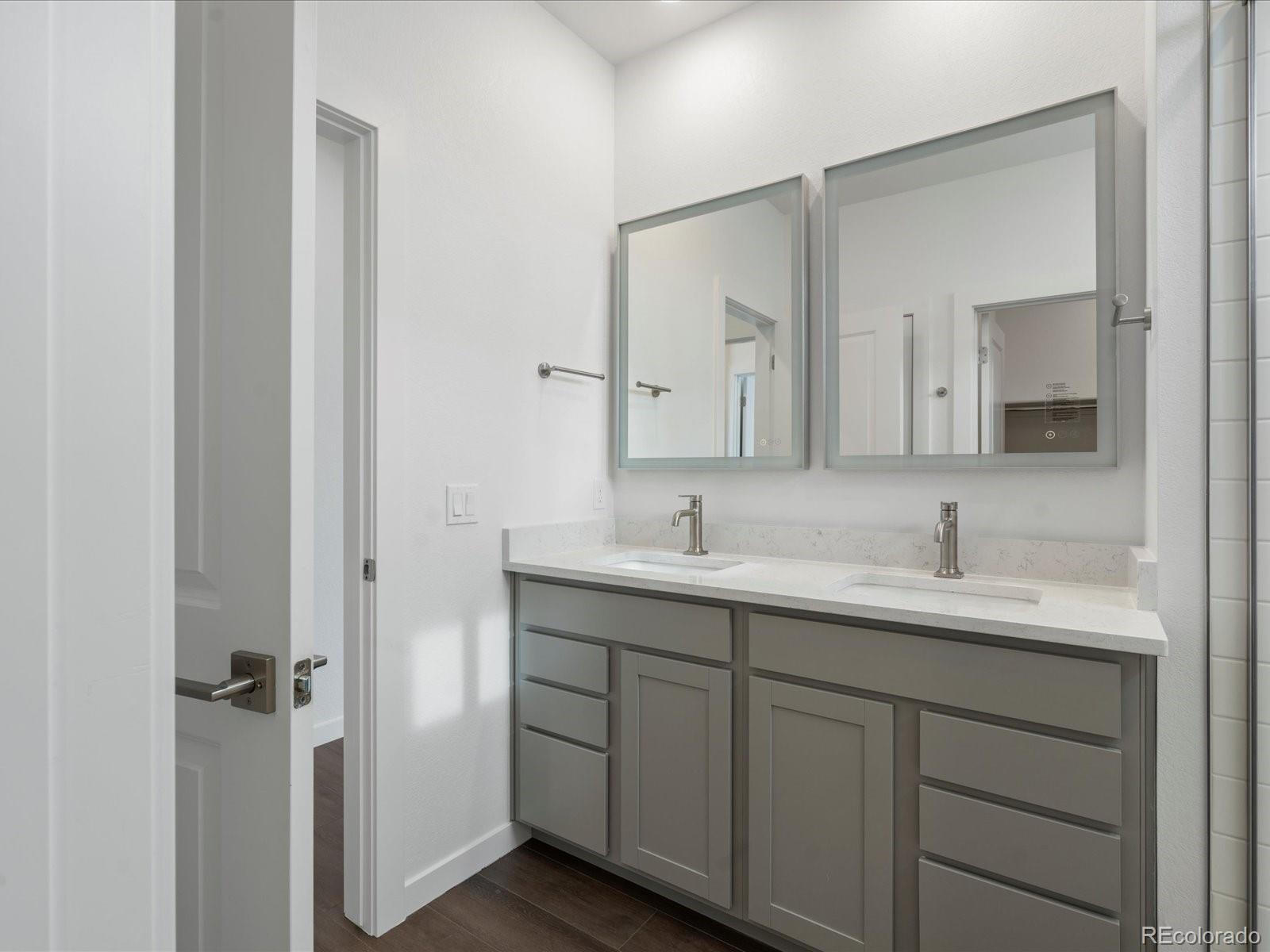 MLS Image #20 for 6153 n ceylon street,denver, Colorado