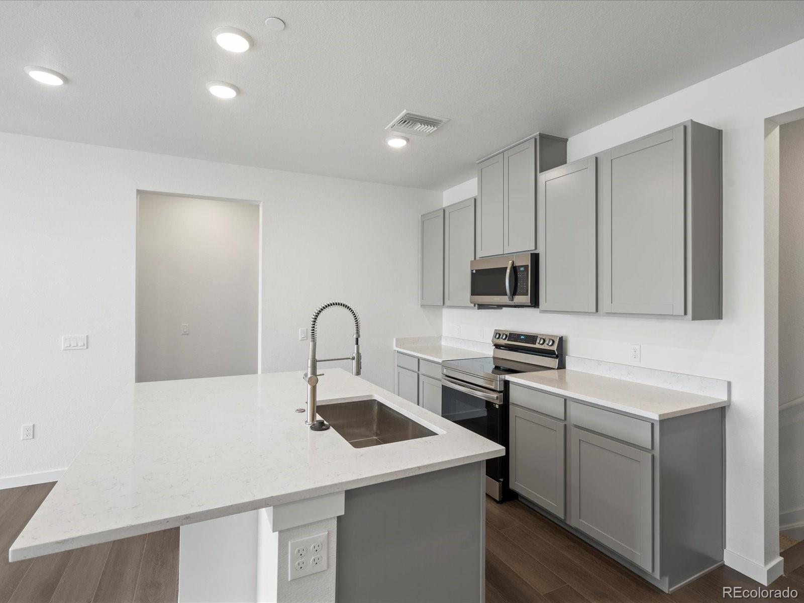 MLS Image #3 for 6153 n ceylon street,denver, Colorado