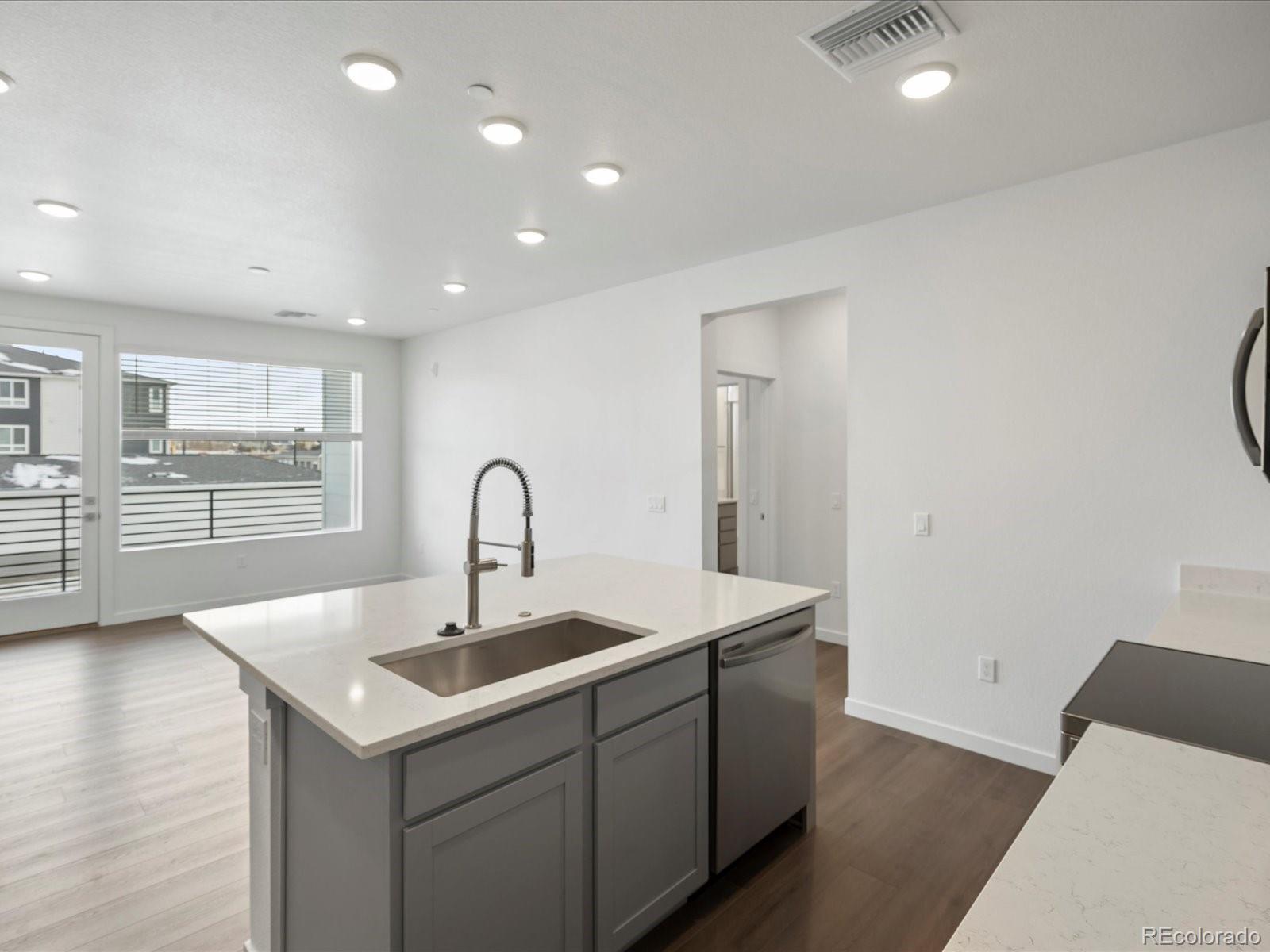 MLS Image #8 for 6153 n ceylon street,denver, Colorado