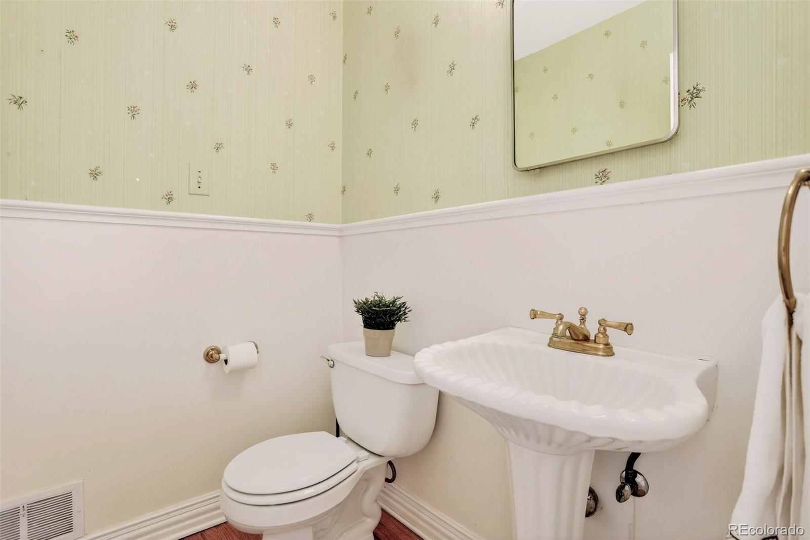 MLS Image #34 for 245  locust lane,denver, Colorado