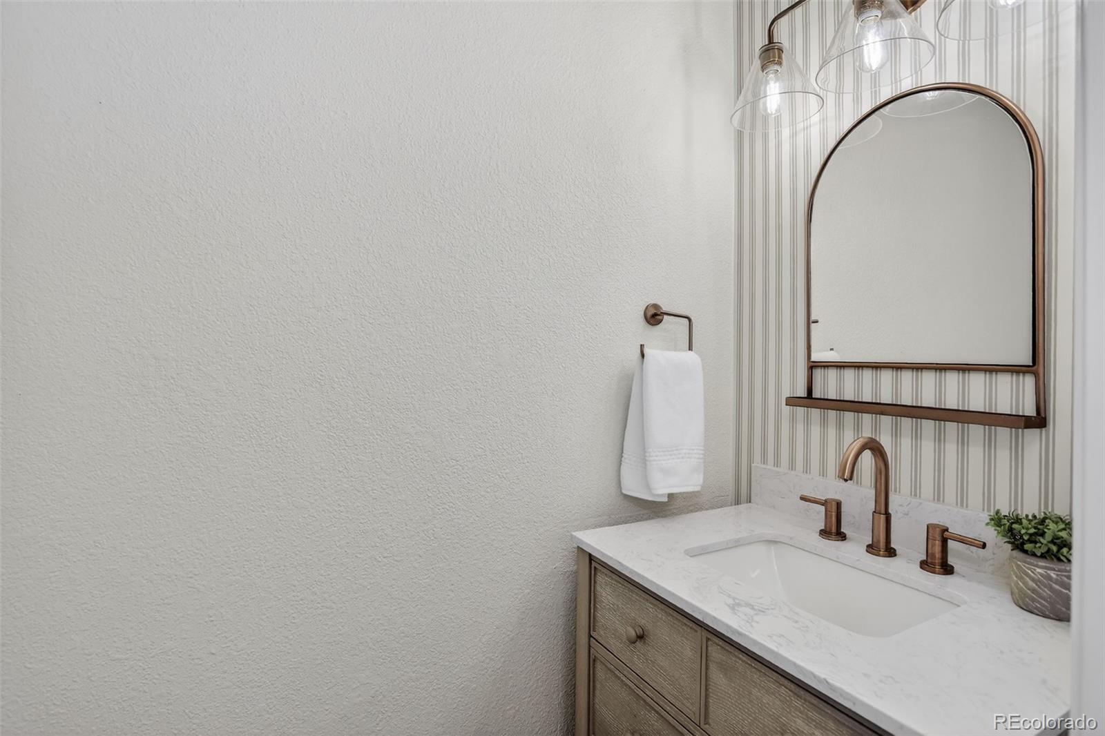 MLS Image #12 for 2901 s tower way,aurora, Colorado