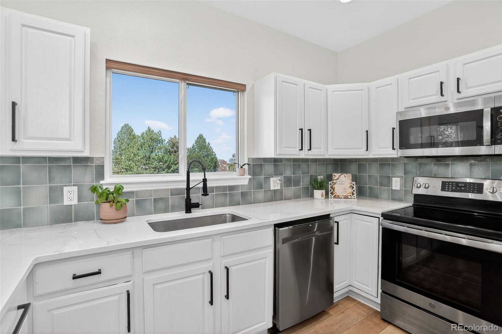 MLS Image #17 for 2901 s tower way,aurora, Colorado