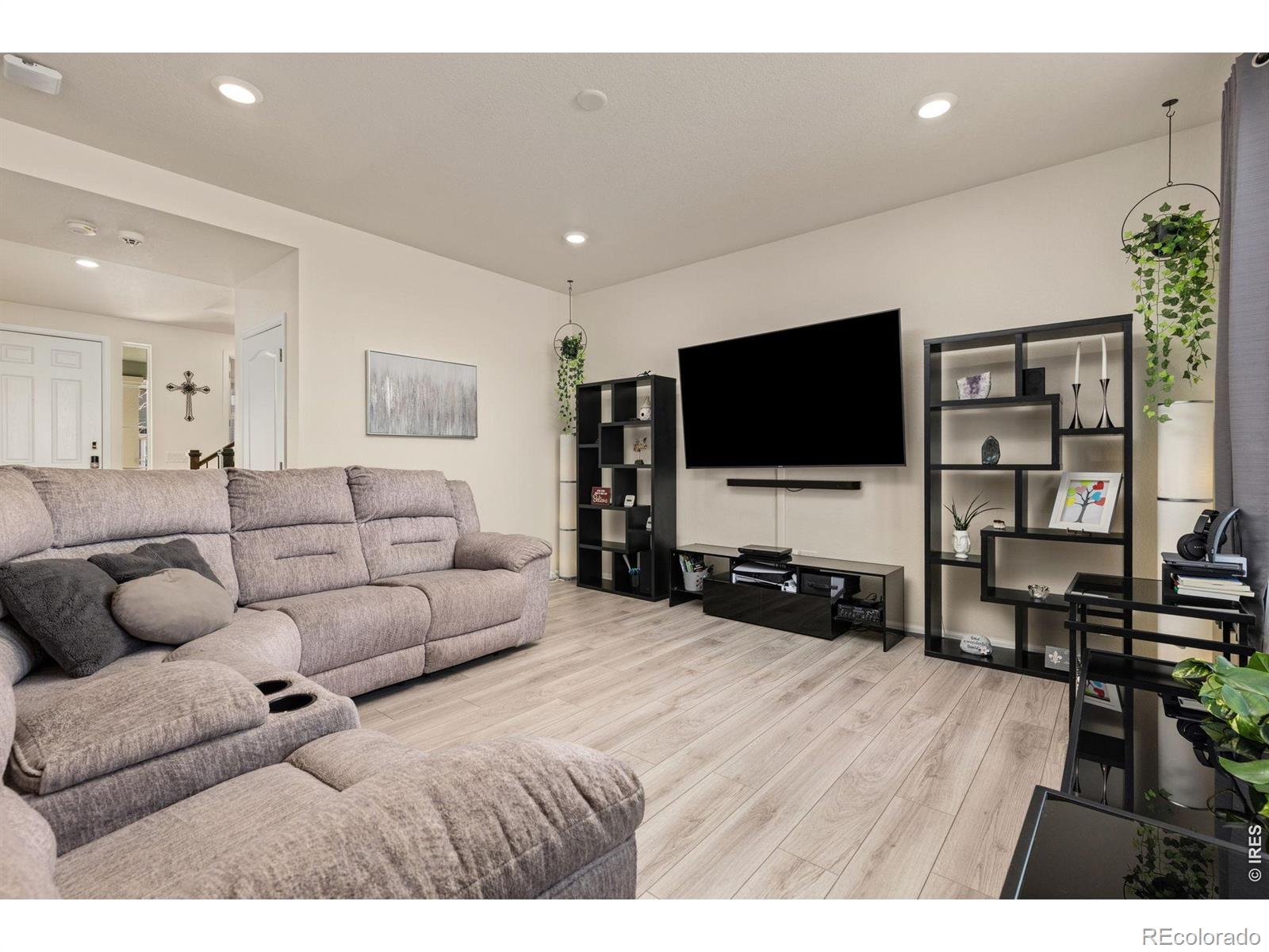 MLS Image #8 for 322 n patsburg street,aurora, Colorado