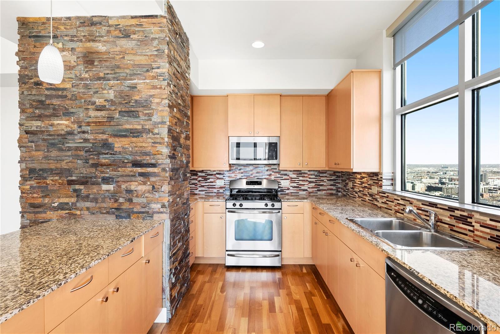 MLS Image #10 for 2001  lincoln street 2422,denver, Colorado