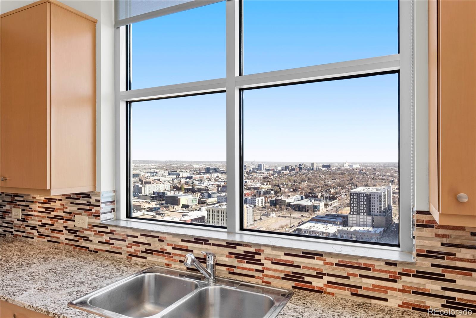 MLS Image #11 for 2001  lincoln street 2422,denver, Colorado