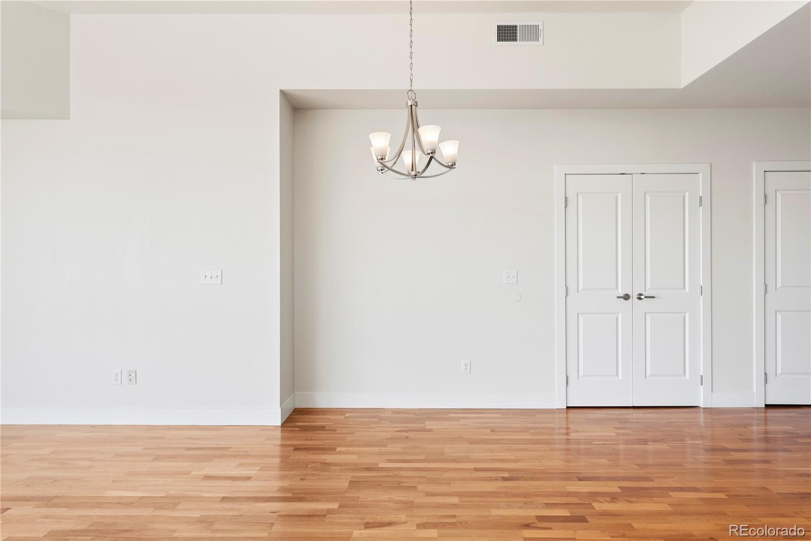 MLS Image #19 for 2001  lincoln street 2422,denver, Colorado