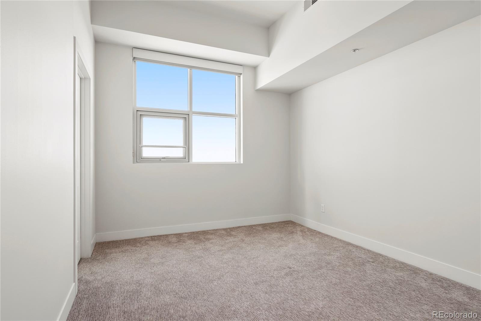 MLS Image #21 for 2001  lincoln street 2422,denver, Colorado